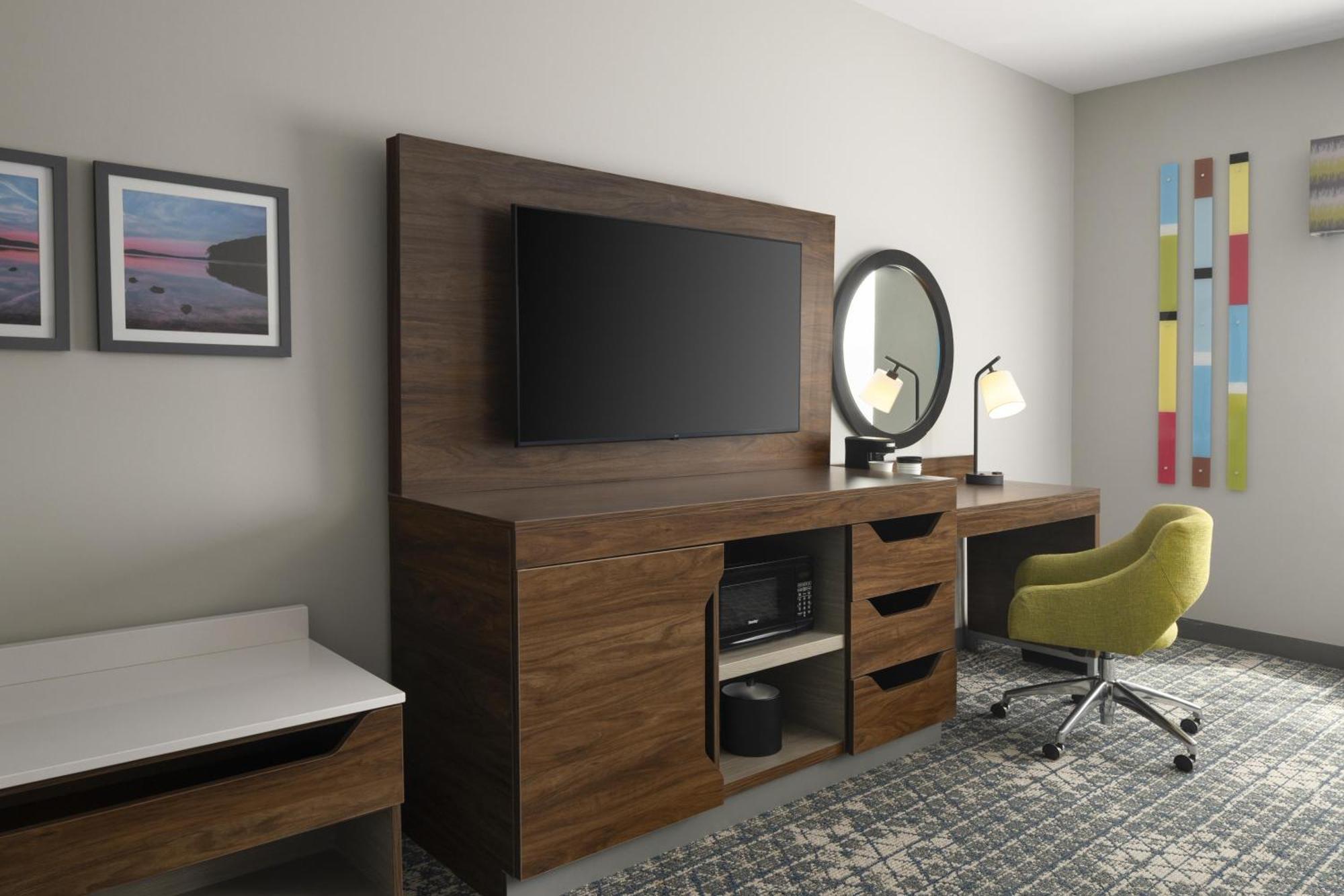 King Room with Microwave and Fridge