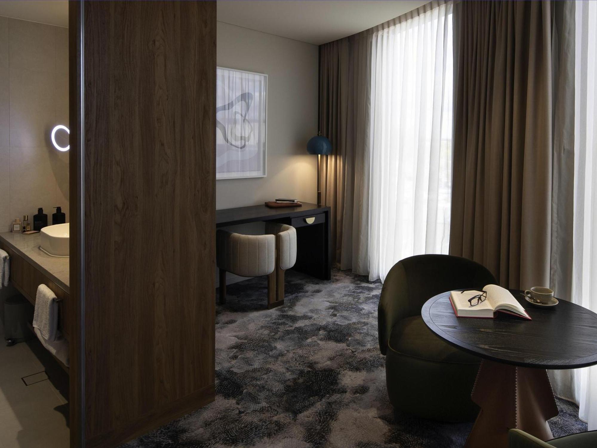 Junior King Suite