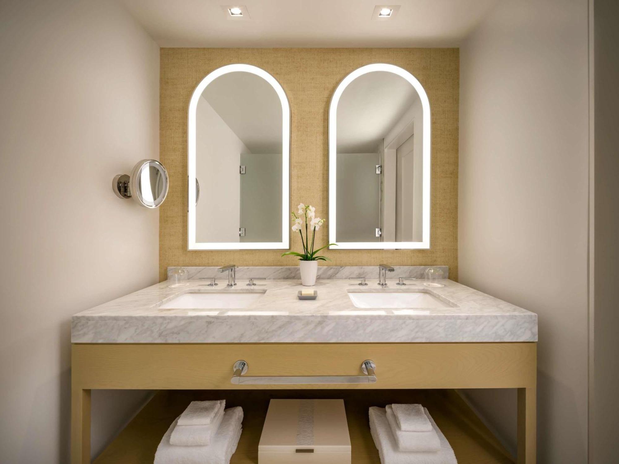 Deluxe Room Two Queen Beds City View