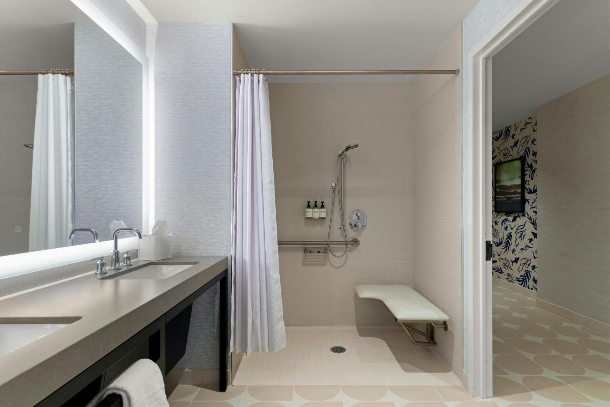 Pacific View, Guest room, 2 Queen, Ocean view, Balcony (Mobility Accessible w/ Roll-in Shower)