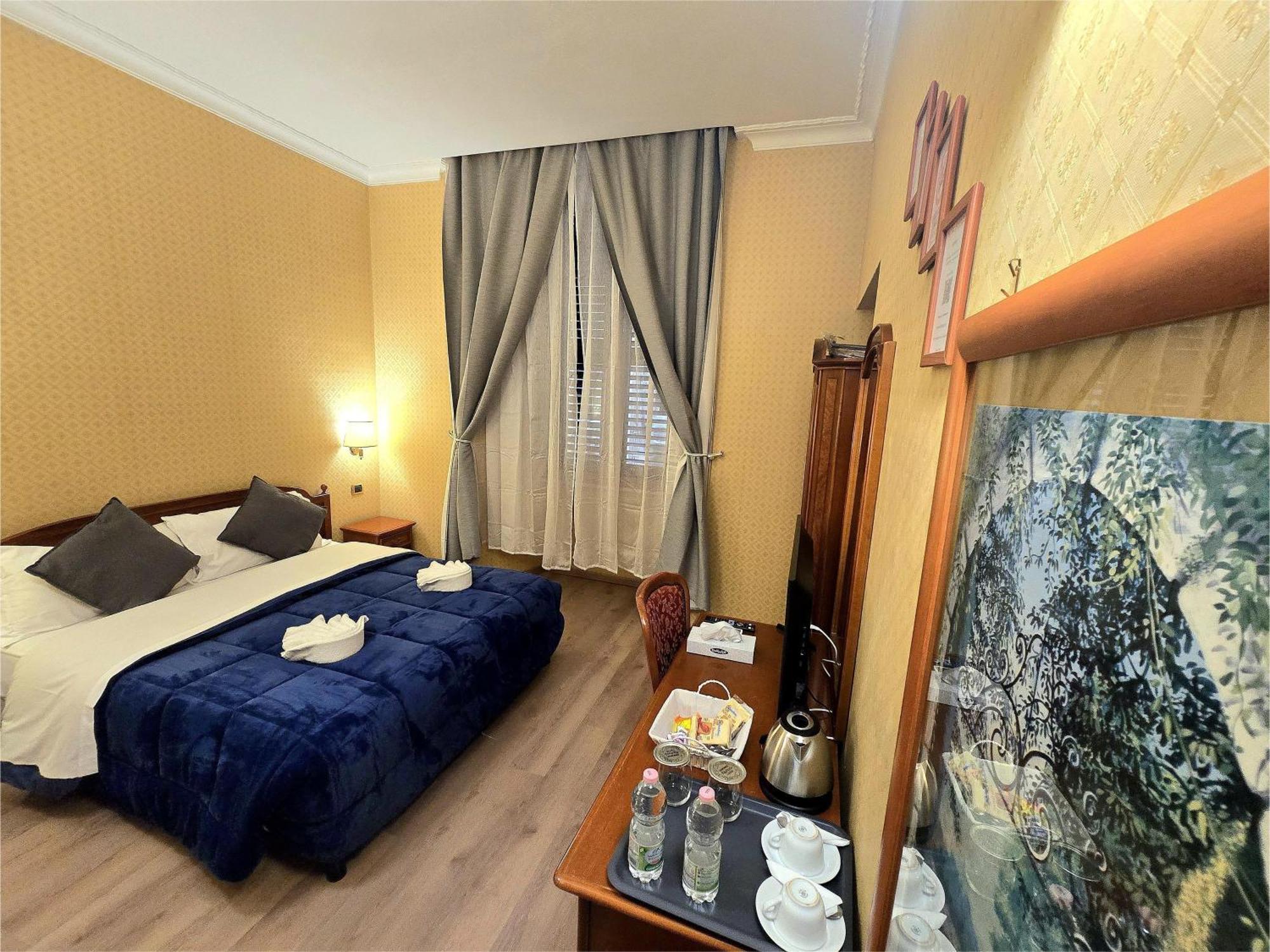 Deluxe Double Room Bath,1740654091:JPEG