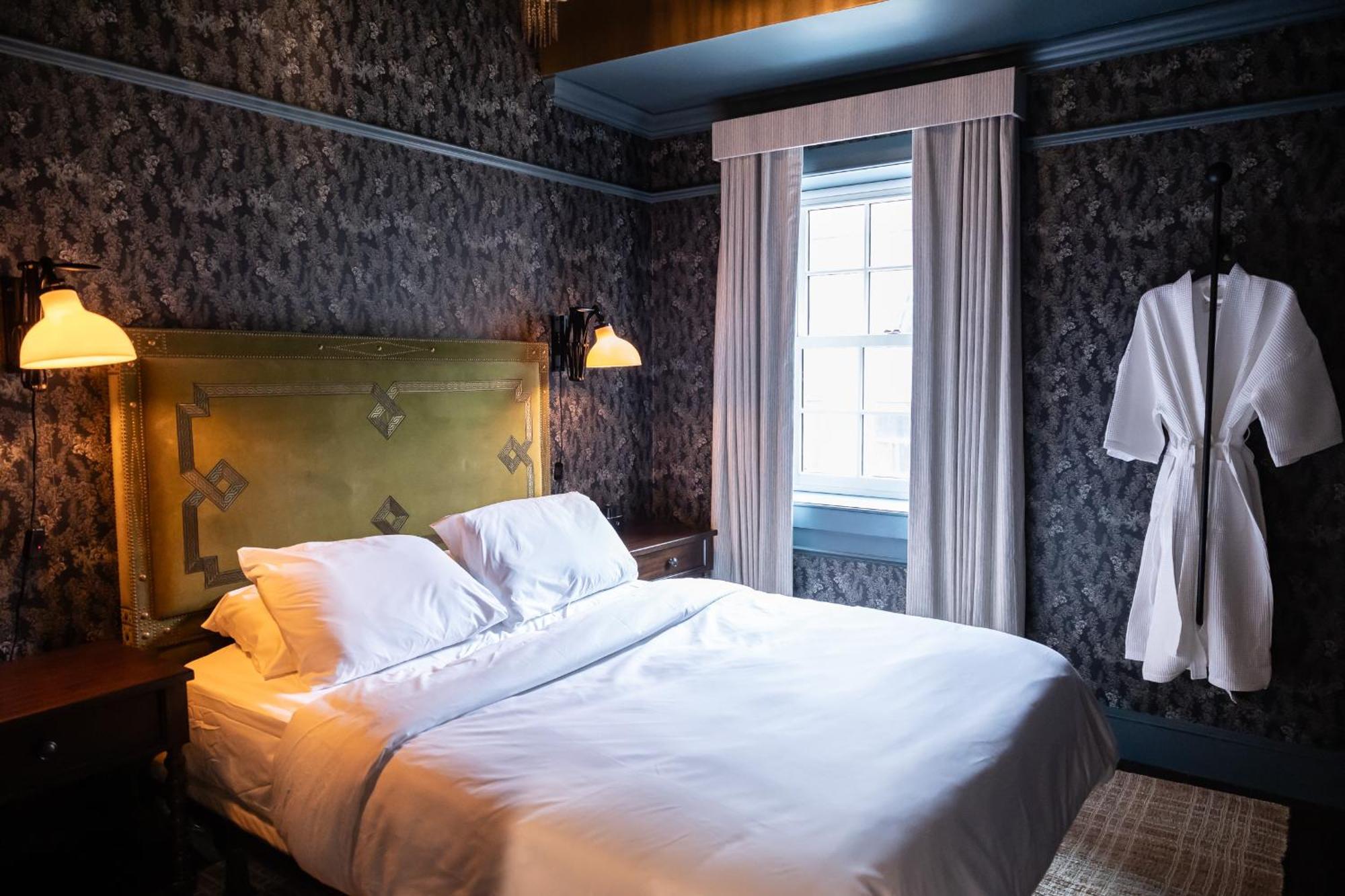 Deluxe King Suite