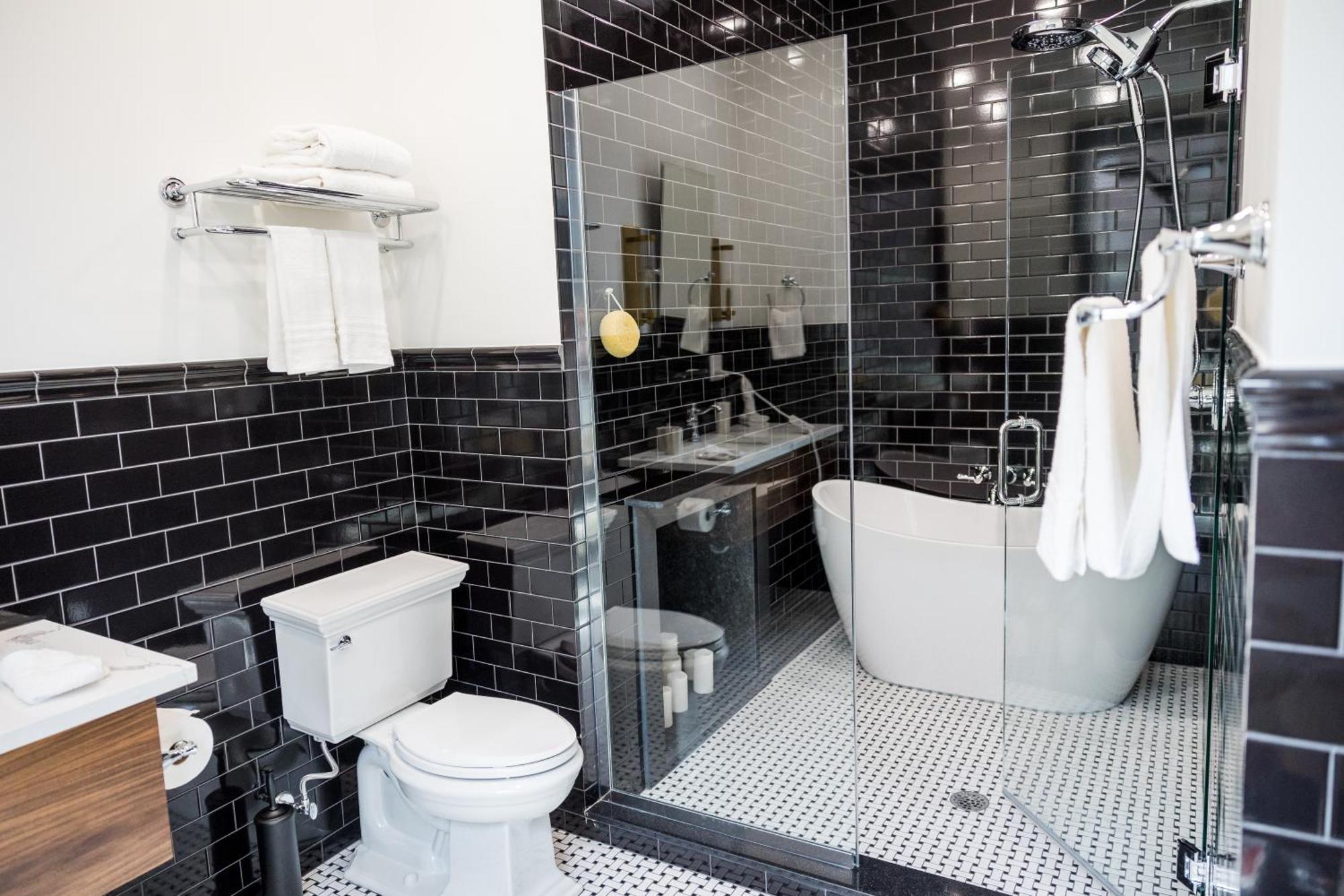 Deluxe King Suite