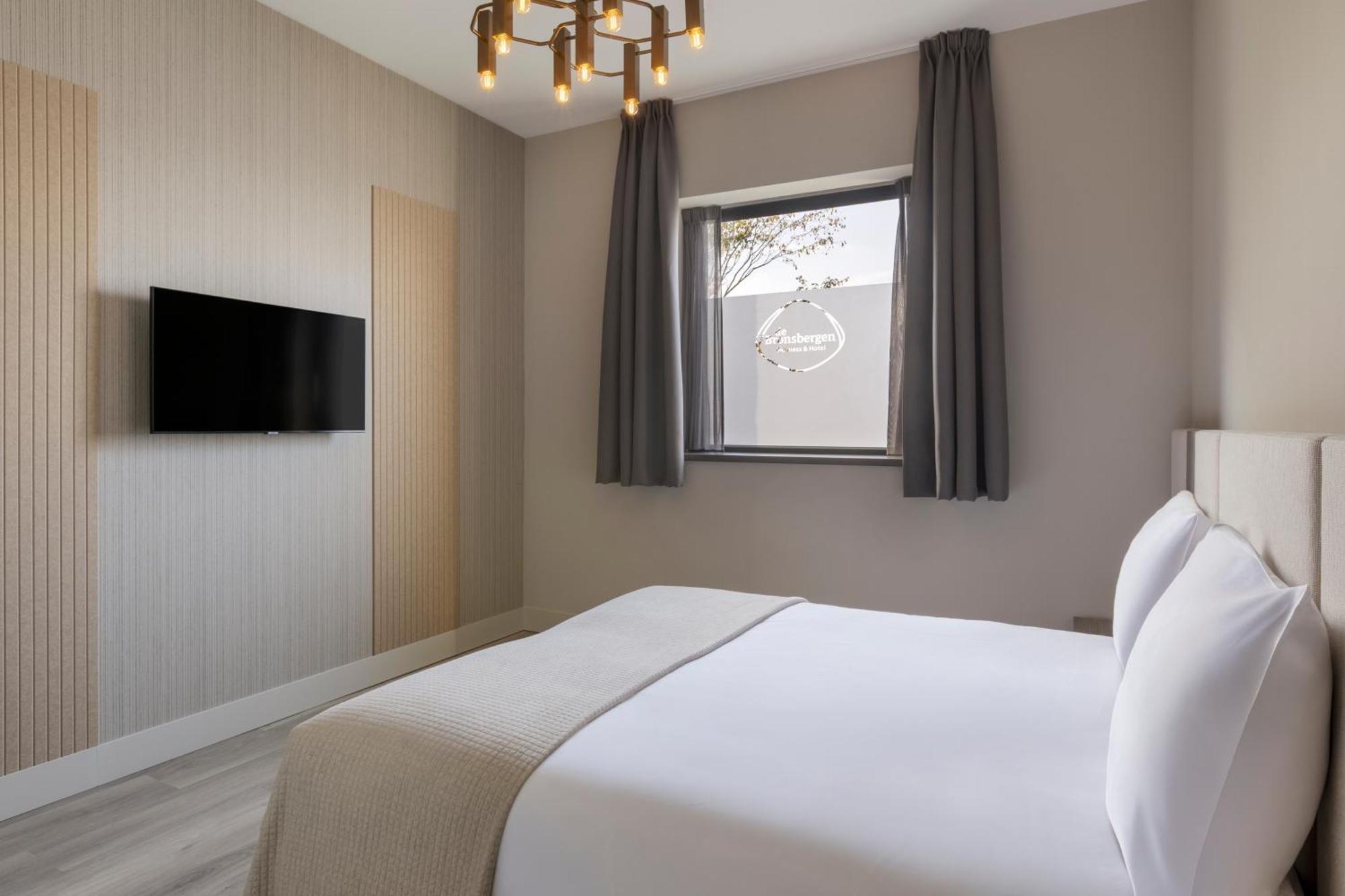 Double Room,1740697385:JPEG