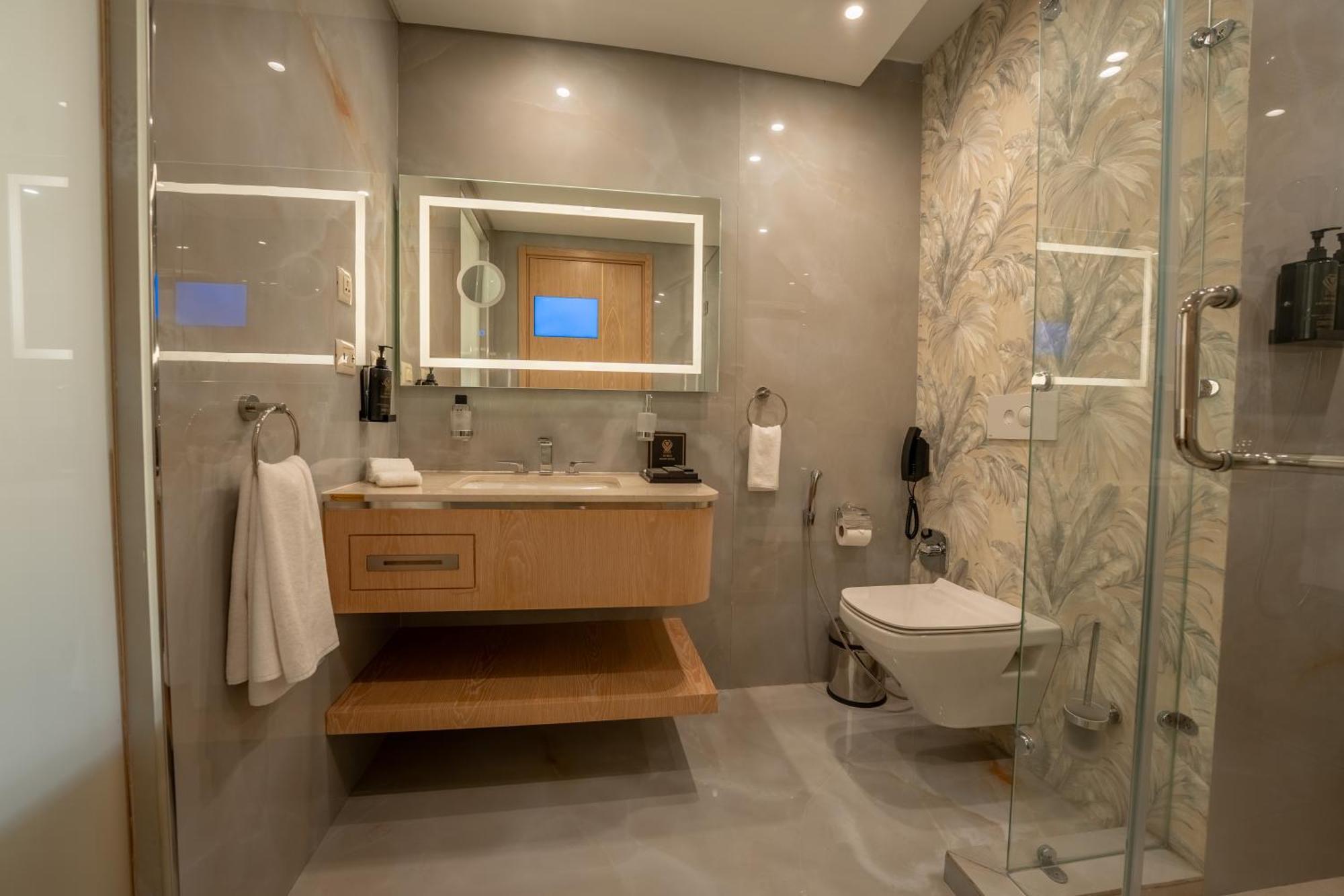 Panoramic Suite River View