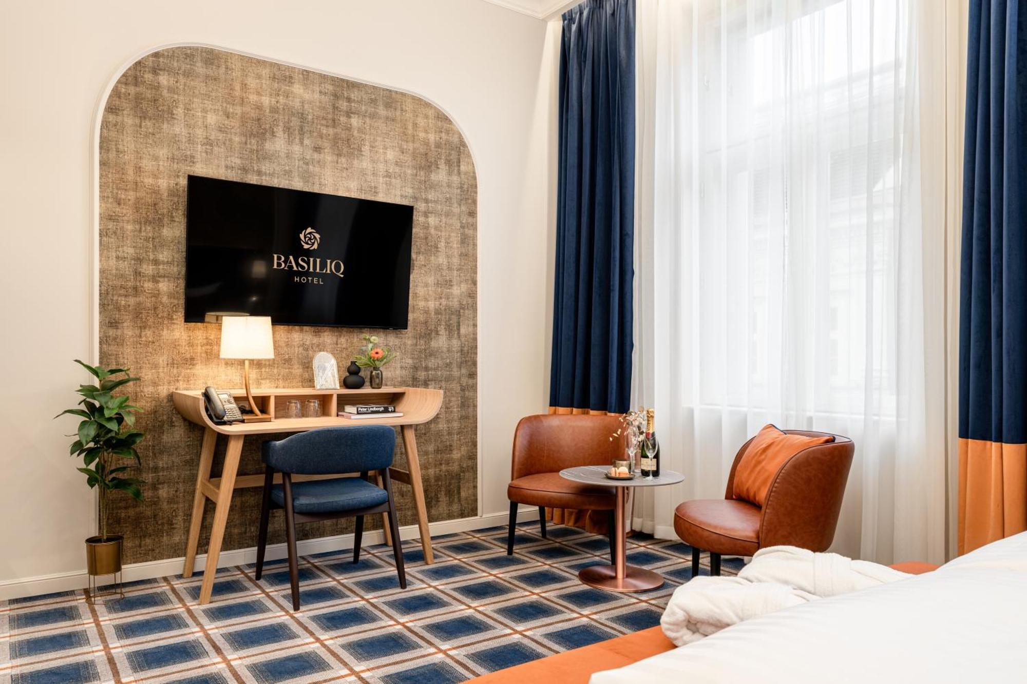 Junior Suite,1740710691:JPEG