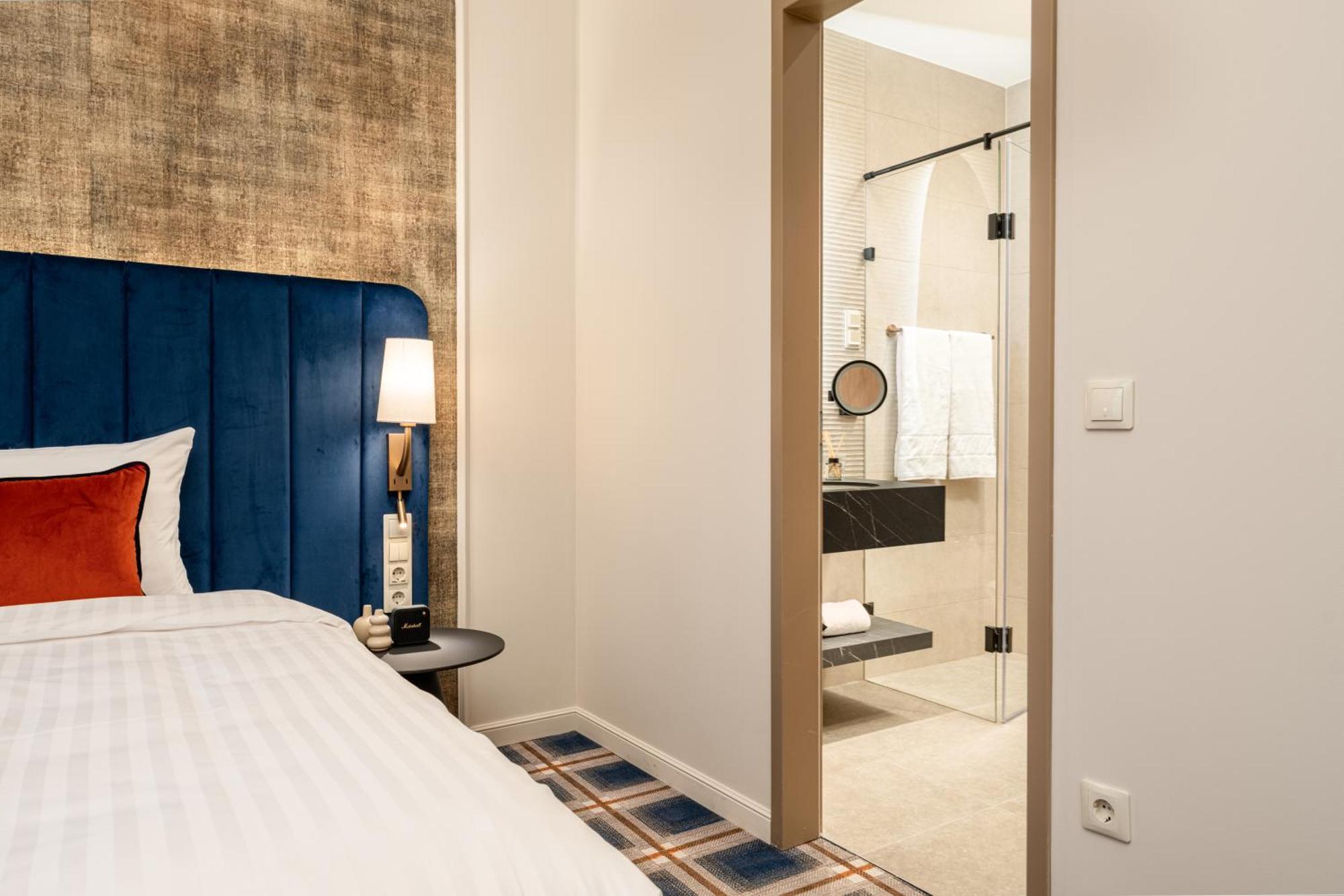 Superior Room,1740710737:JPEG