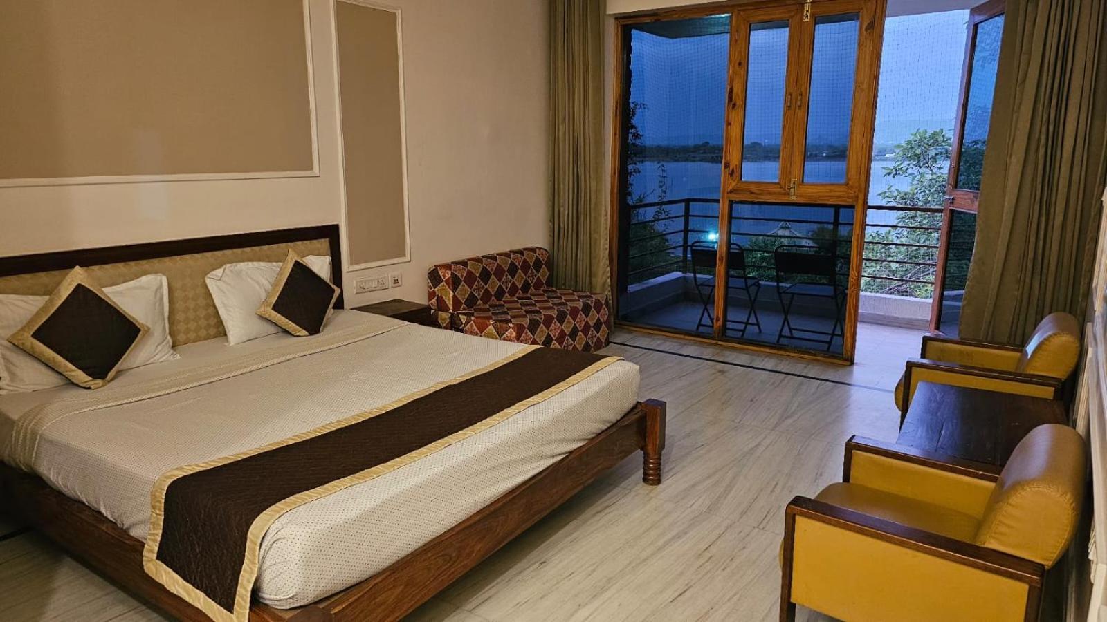 Double Room with Lake View