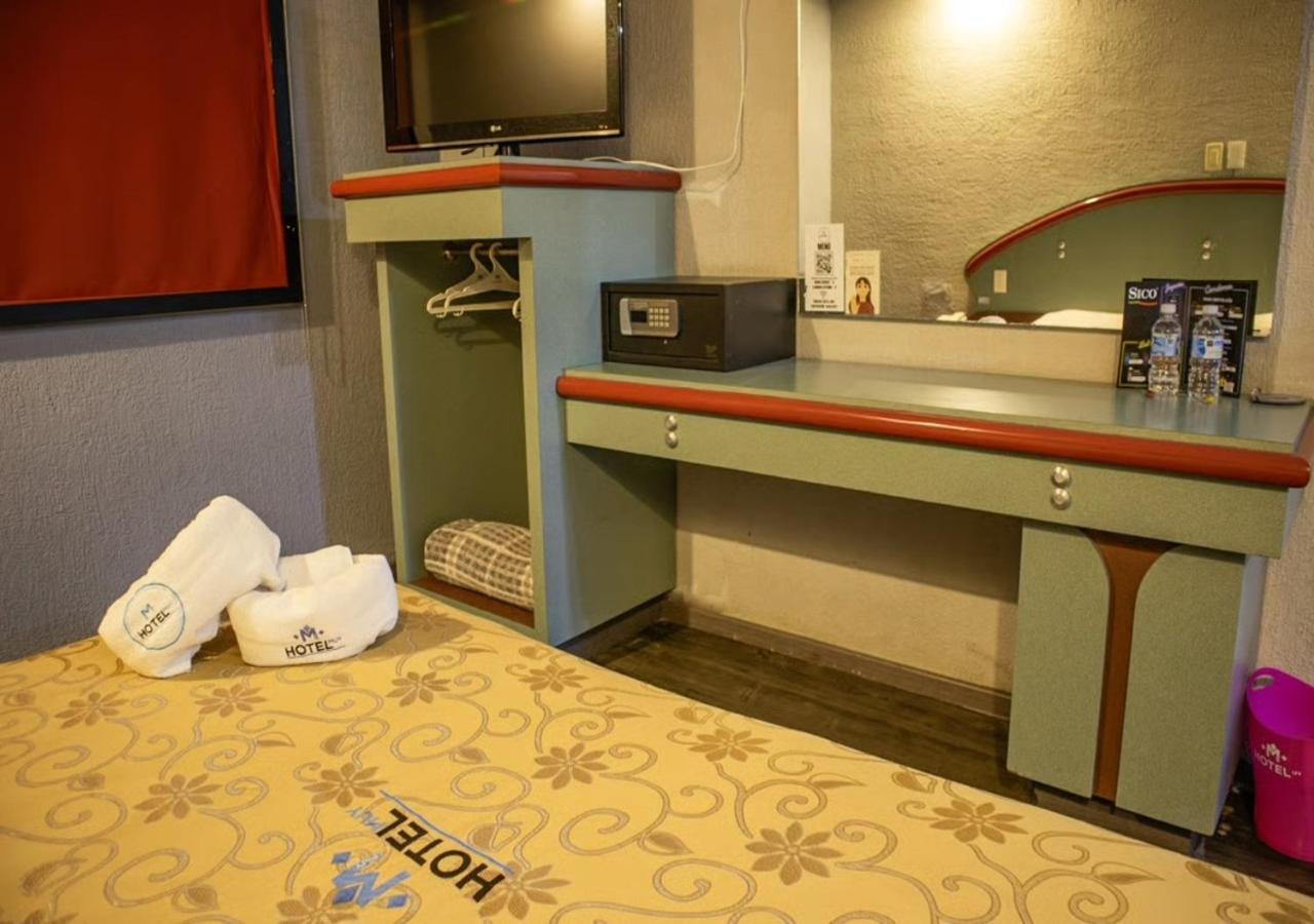 Habitación con cama extragrande.