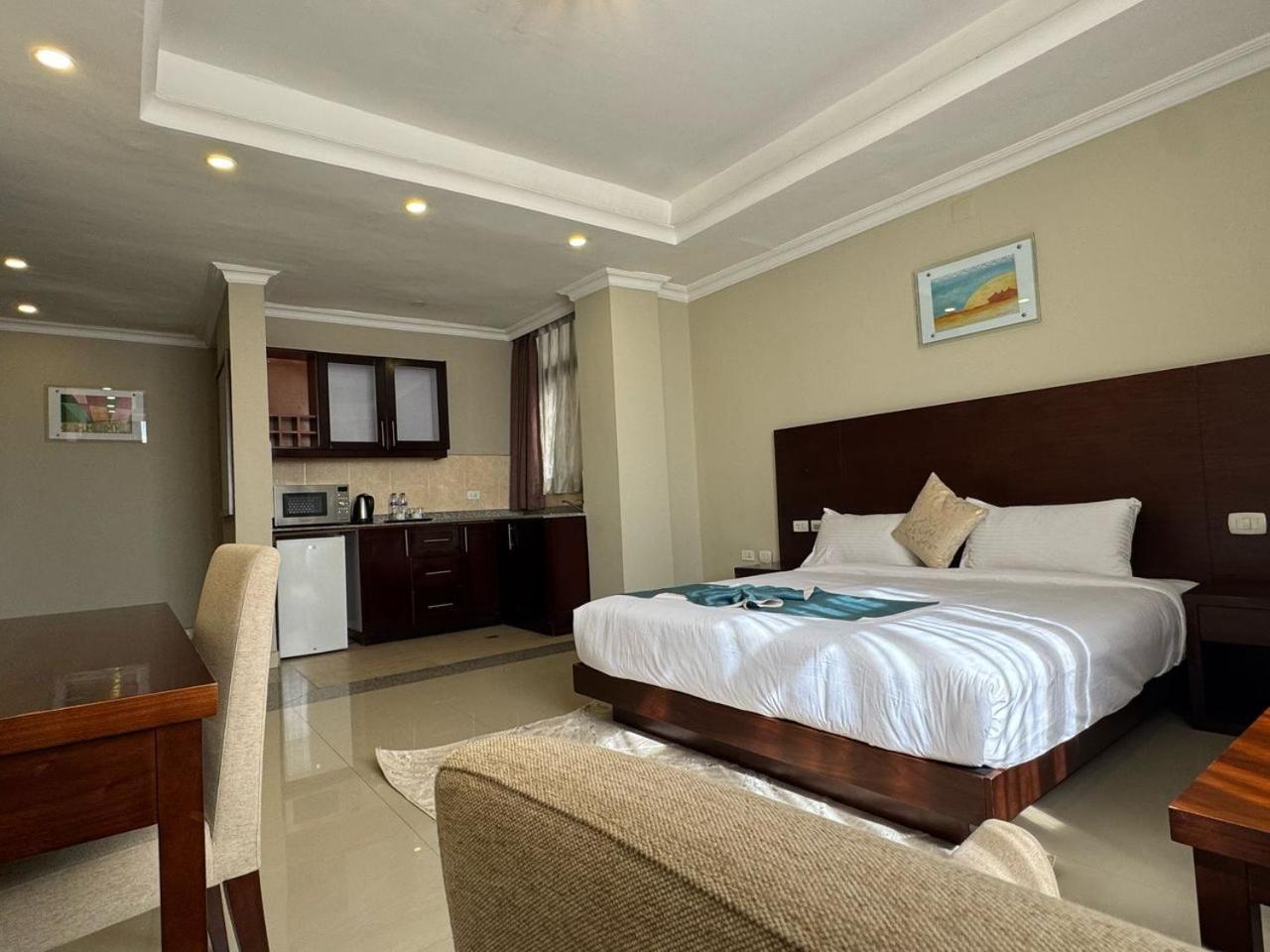 Deluxe King Room,1740982583:JPEG