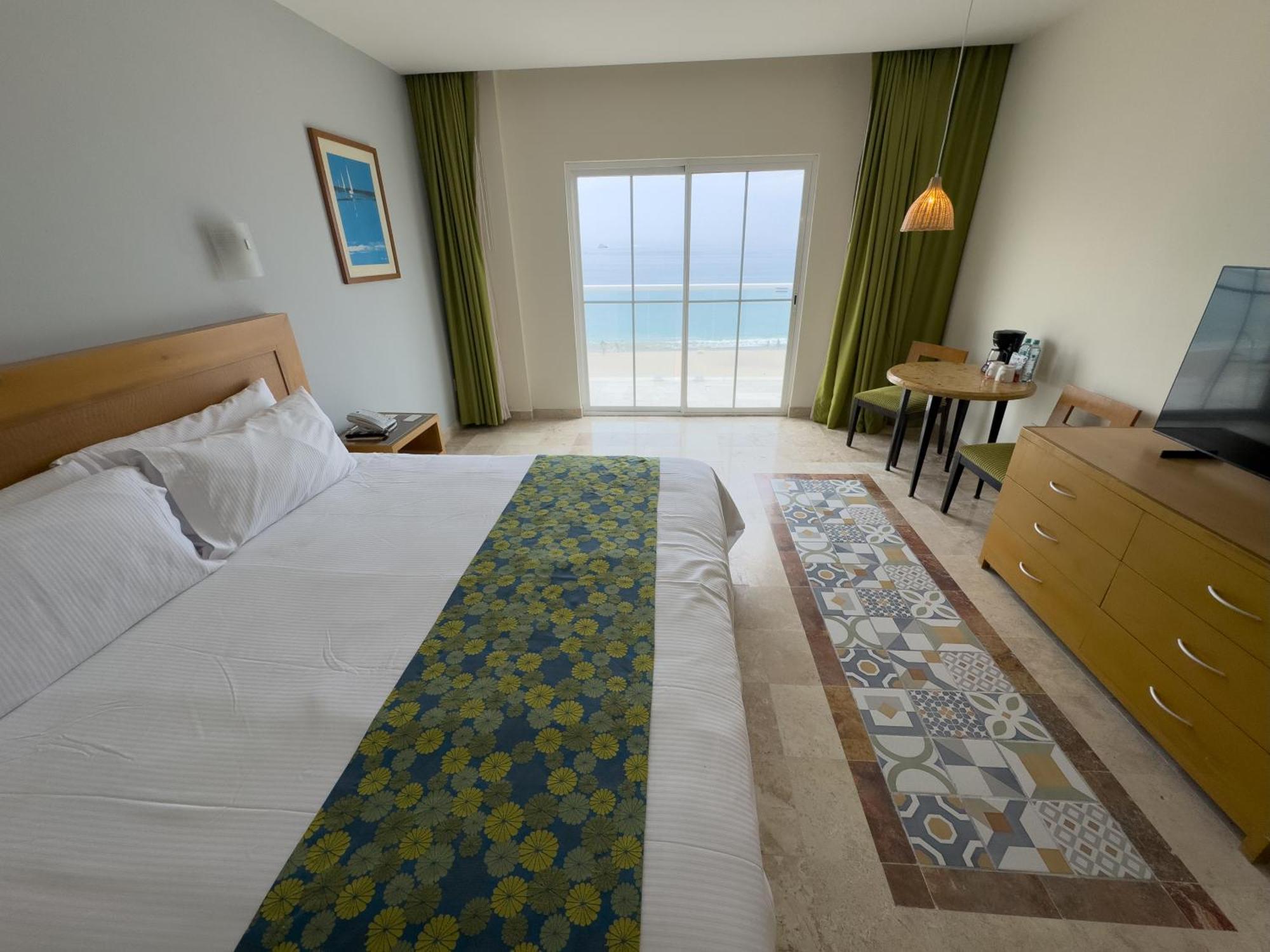 Kamer met Kingsize Bed en Uitzicht op Zee