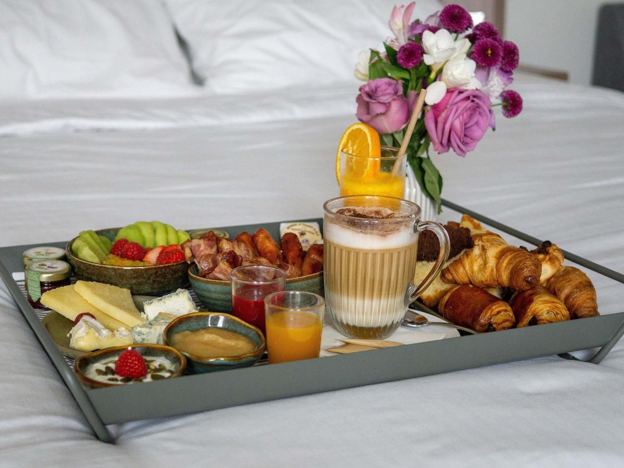 Executive double Room with Queen Size Bed,1742573947:JPEG