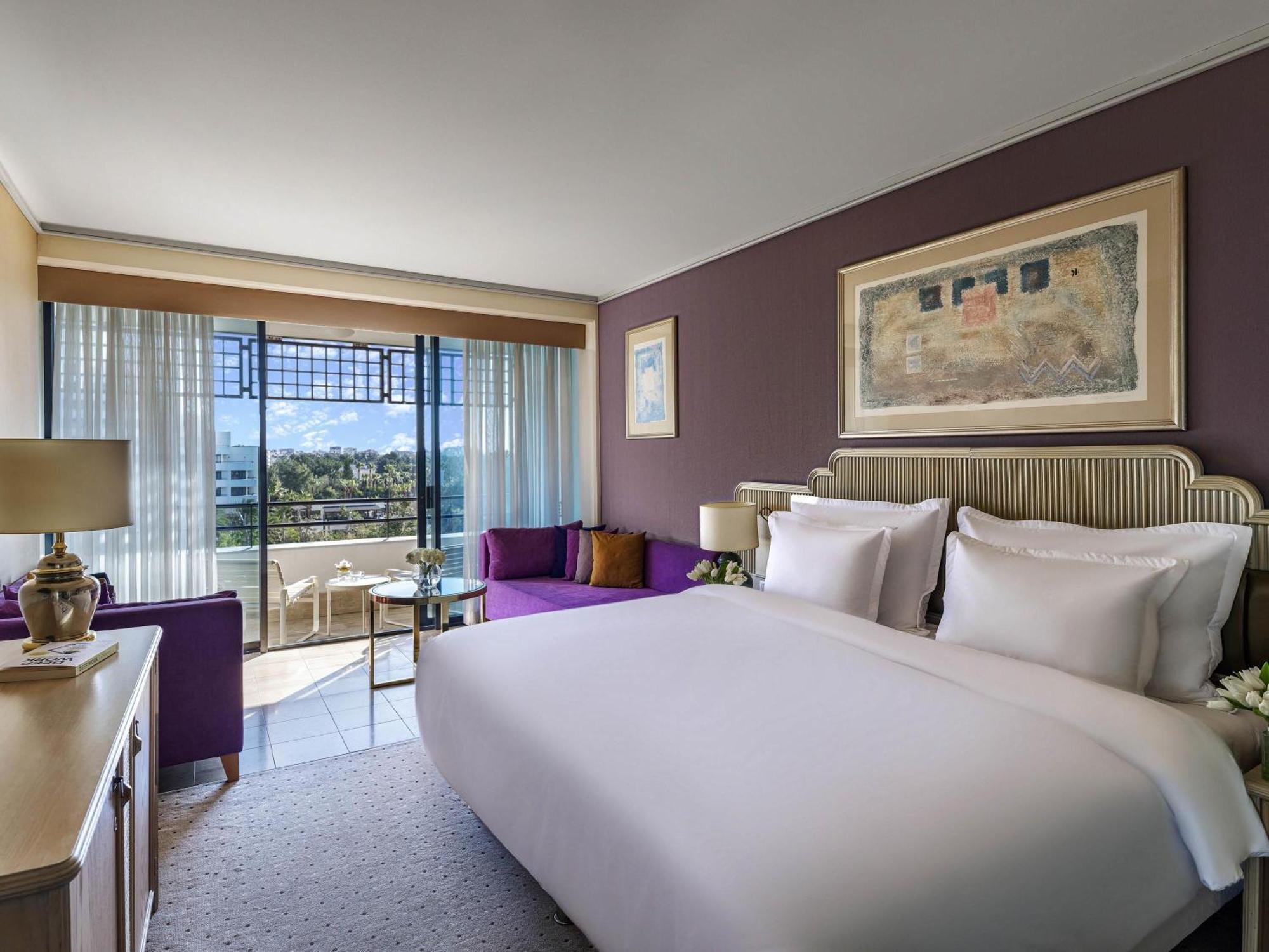 Comfort Doppelzimmer mit 2 Schlafsofas und Stadtblick