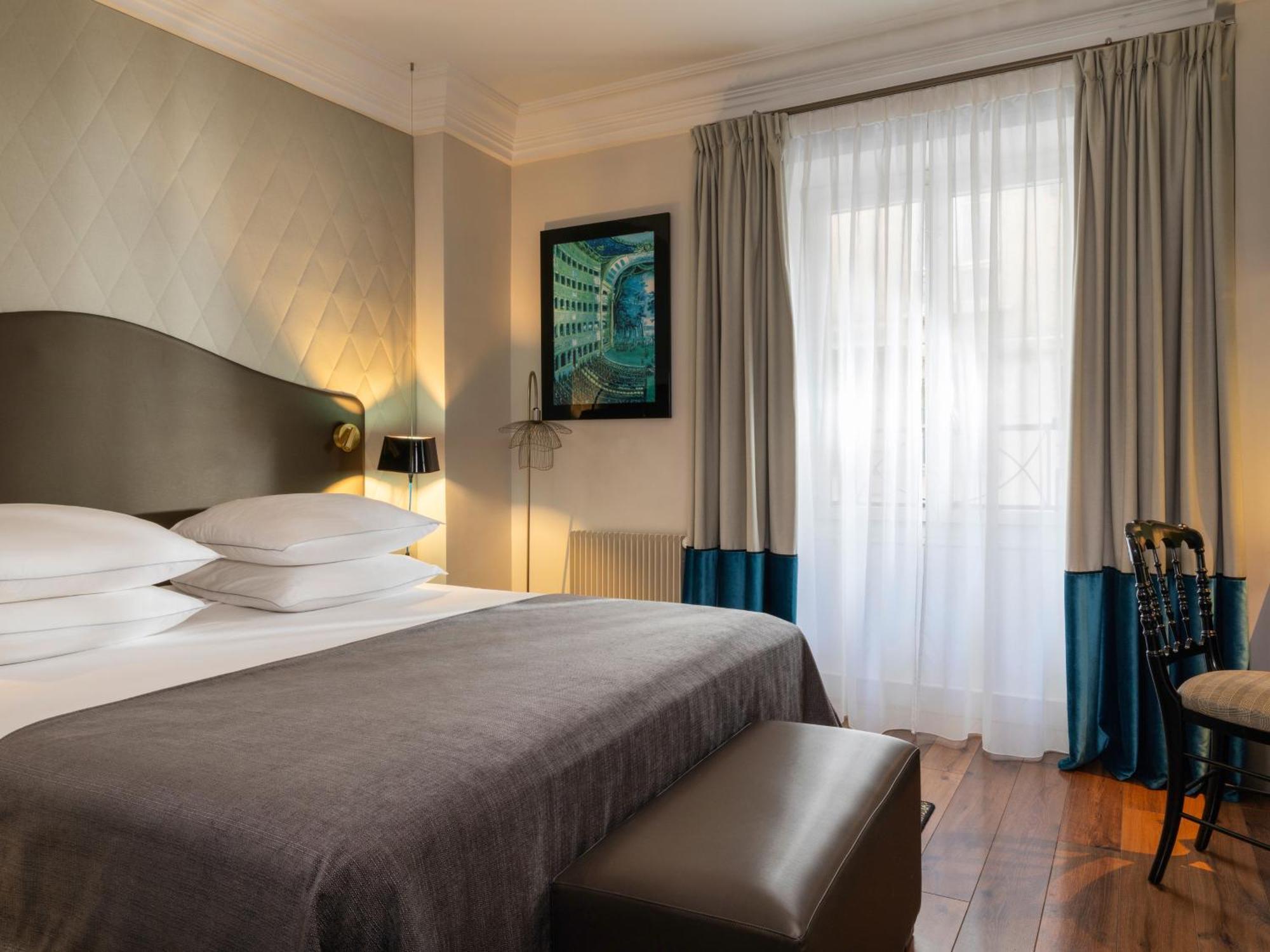 Classic Room Opera View