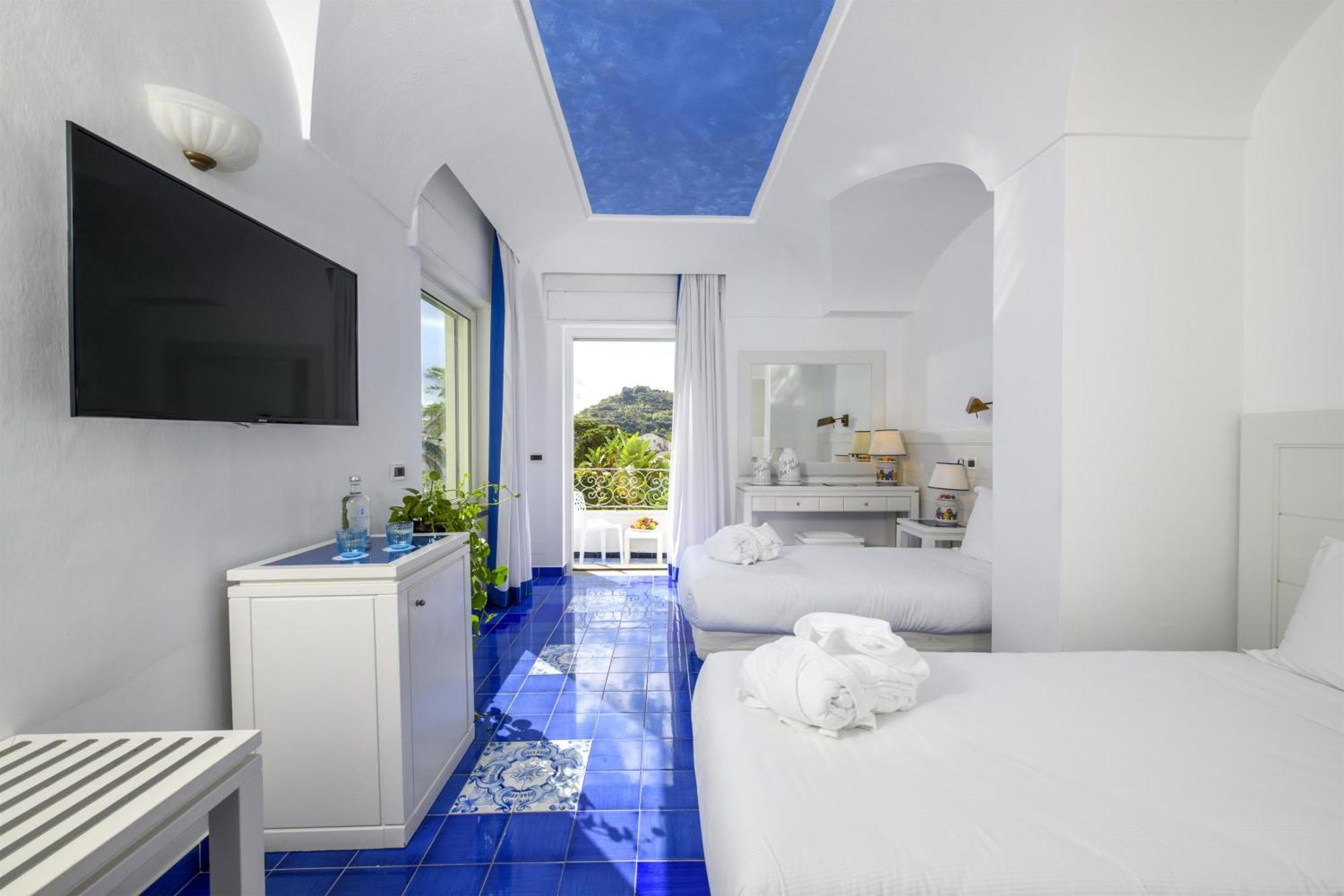 Superior Twin Room with Balcony and Sea View - Non-Smoking