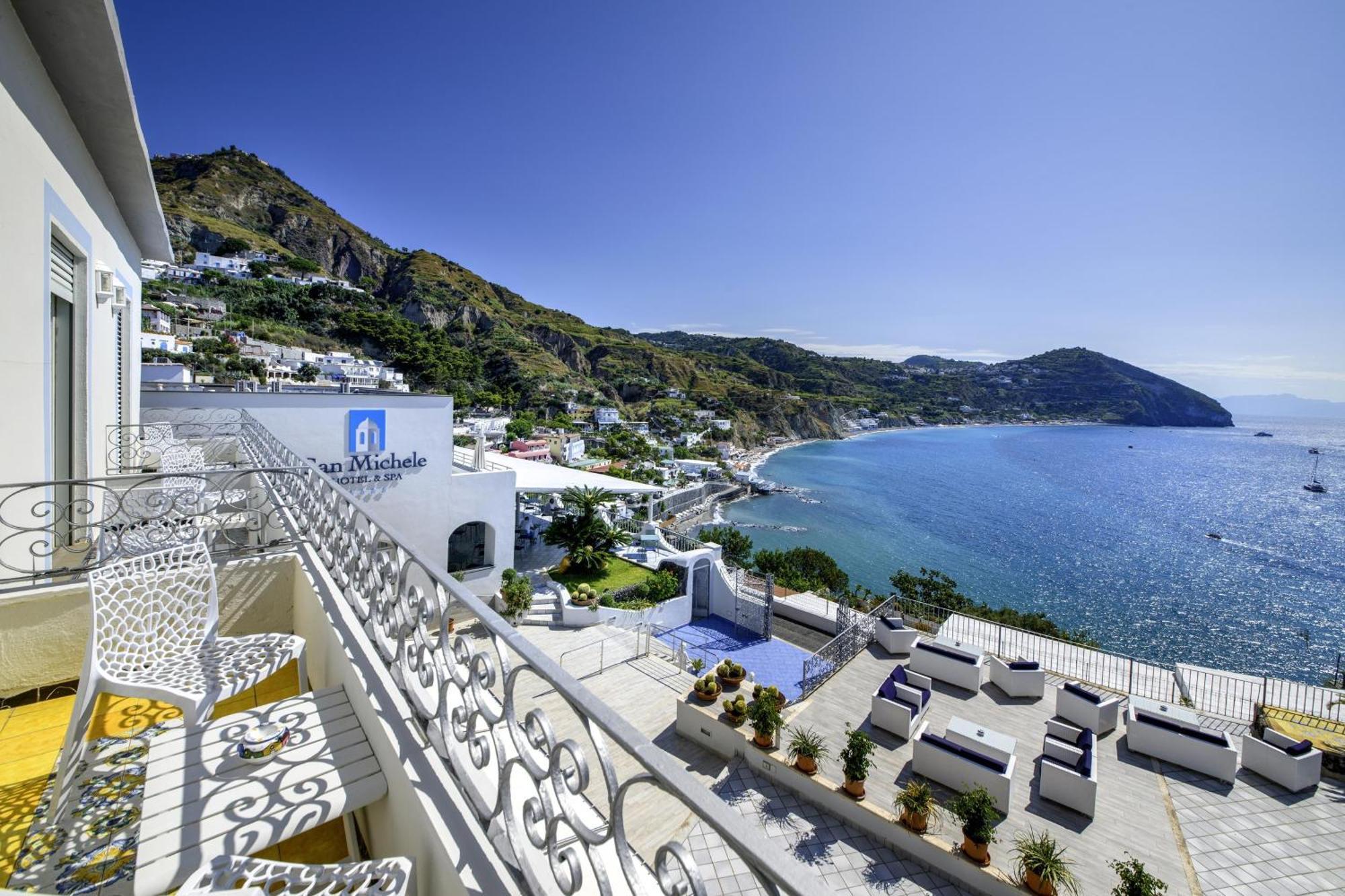 Superior King Room with Balcony and Sea View - Non-Smoking