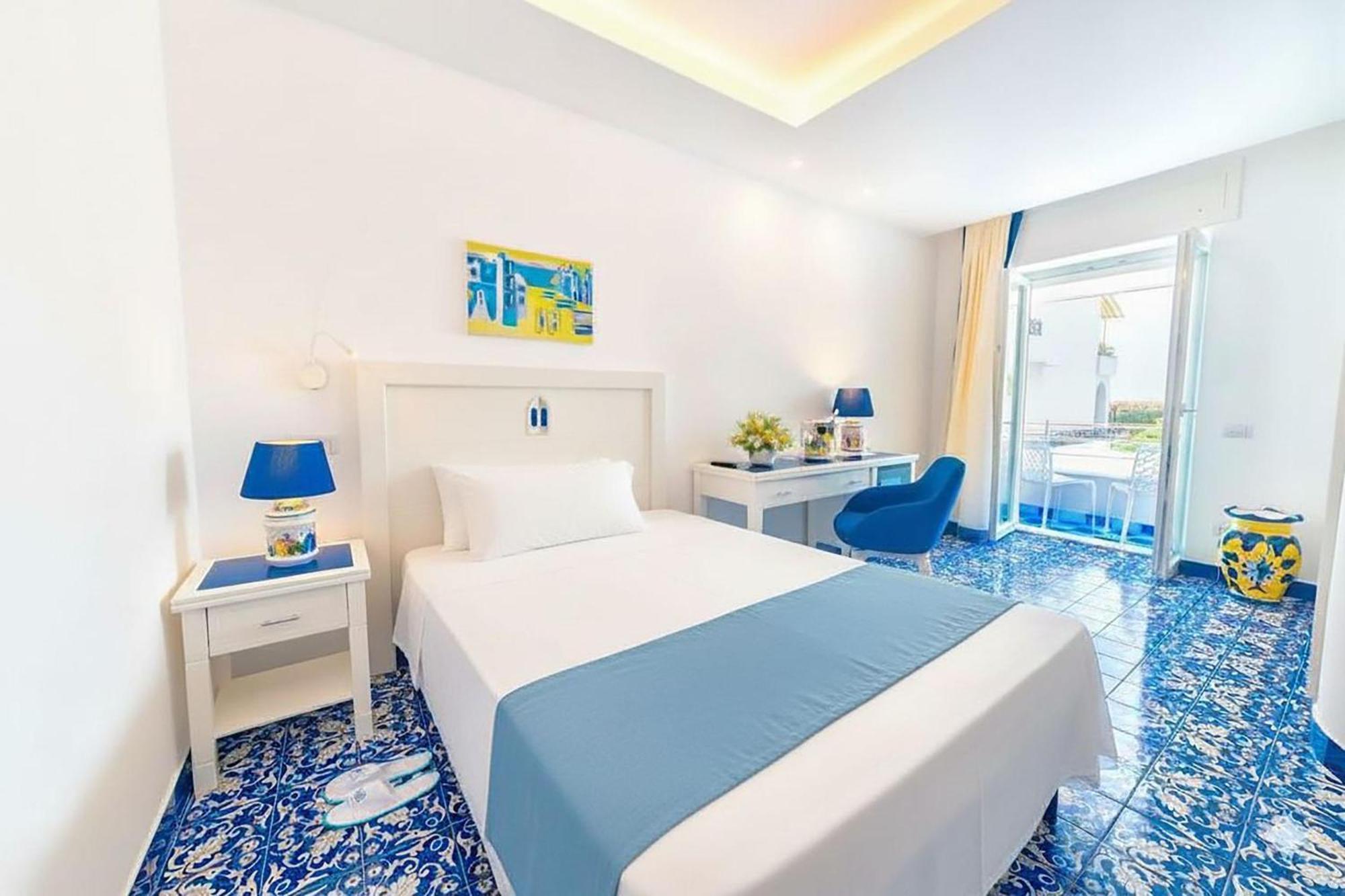 Deluxe Single Room with Balcony - Non-Smoking