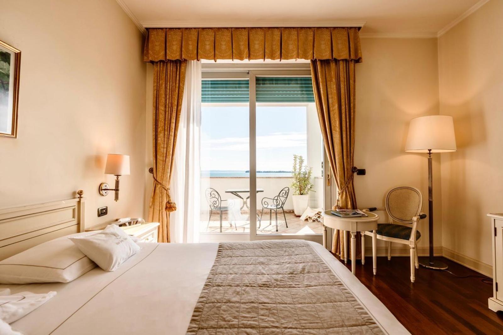 Panoramic Room with Balcony