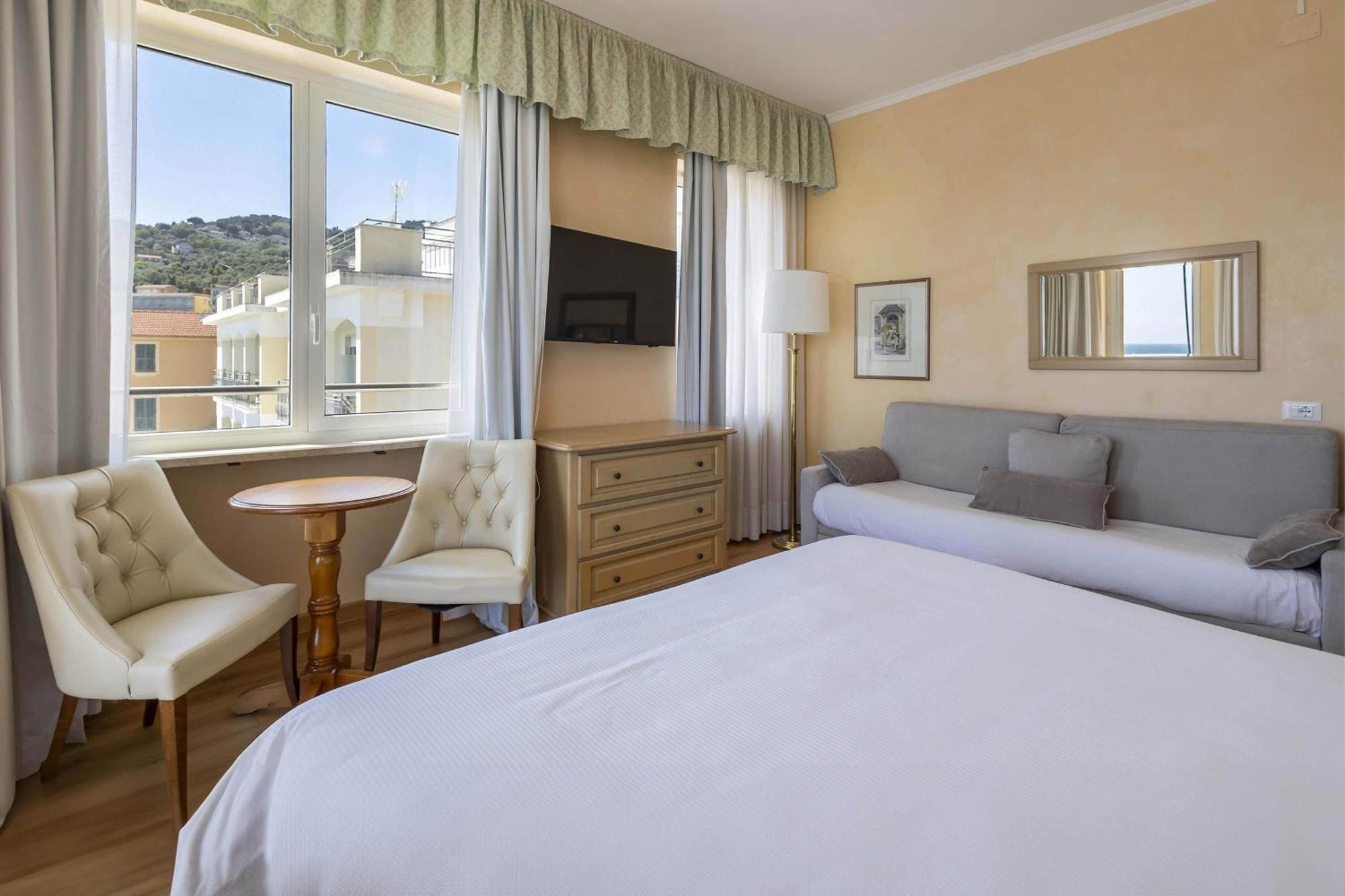 Junior Suite mit Terrasse und seitlichem Meerblick