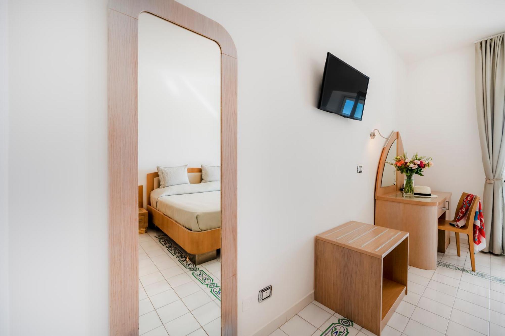 Double Room with Shared Terrace and Sea View