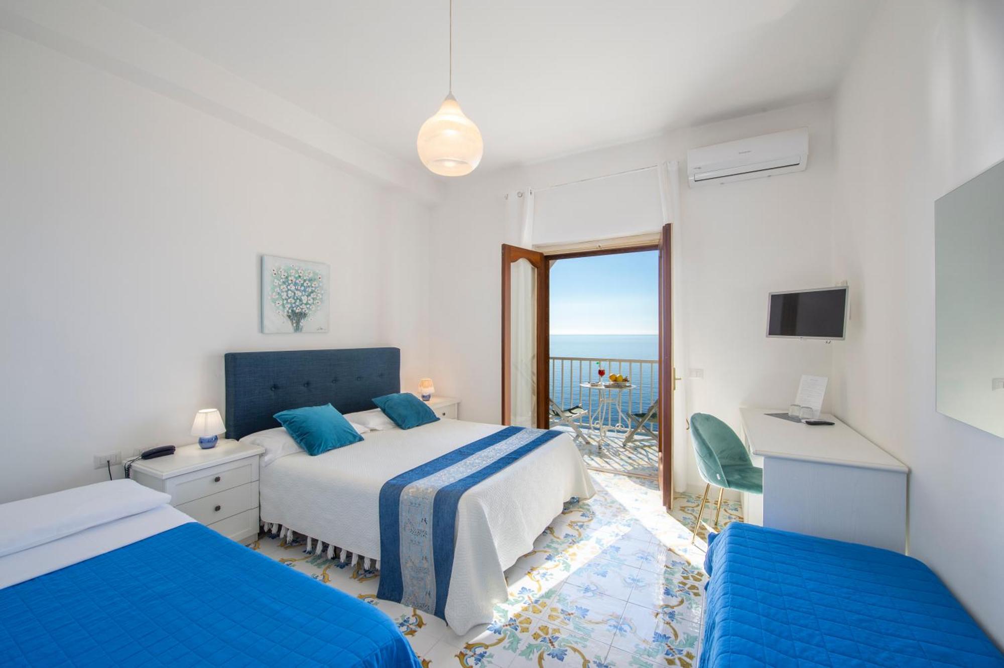 Quadruple Room with Sea View