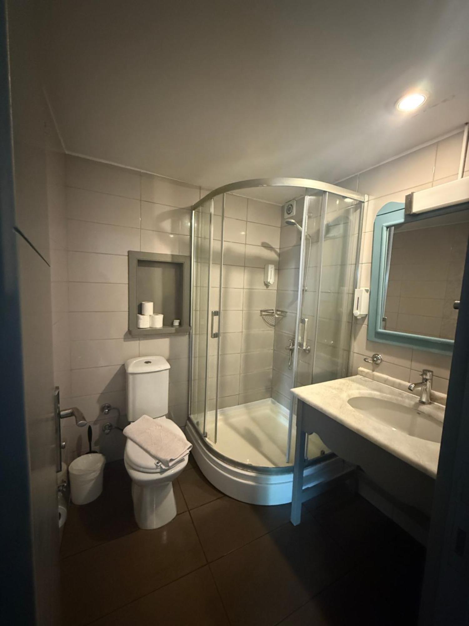 Family Room,1742596226:JPEG