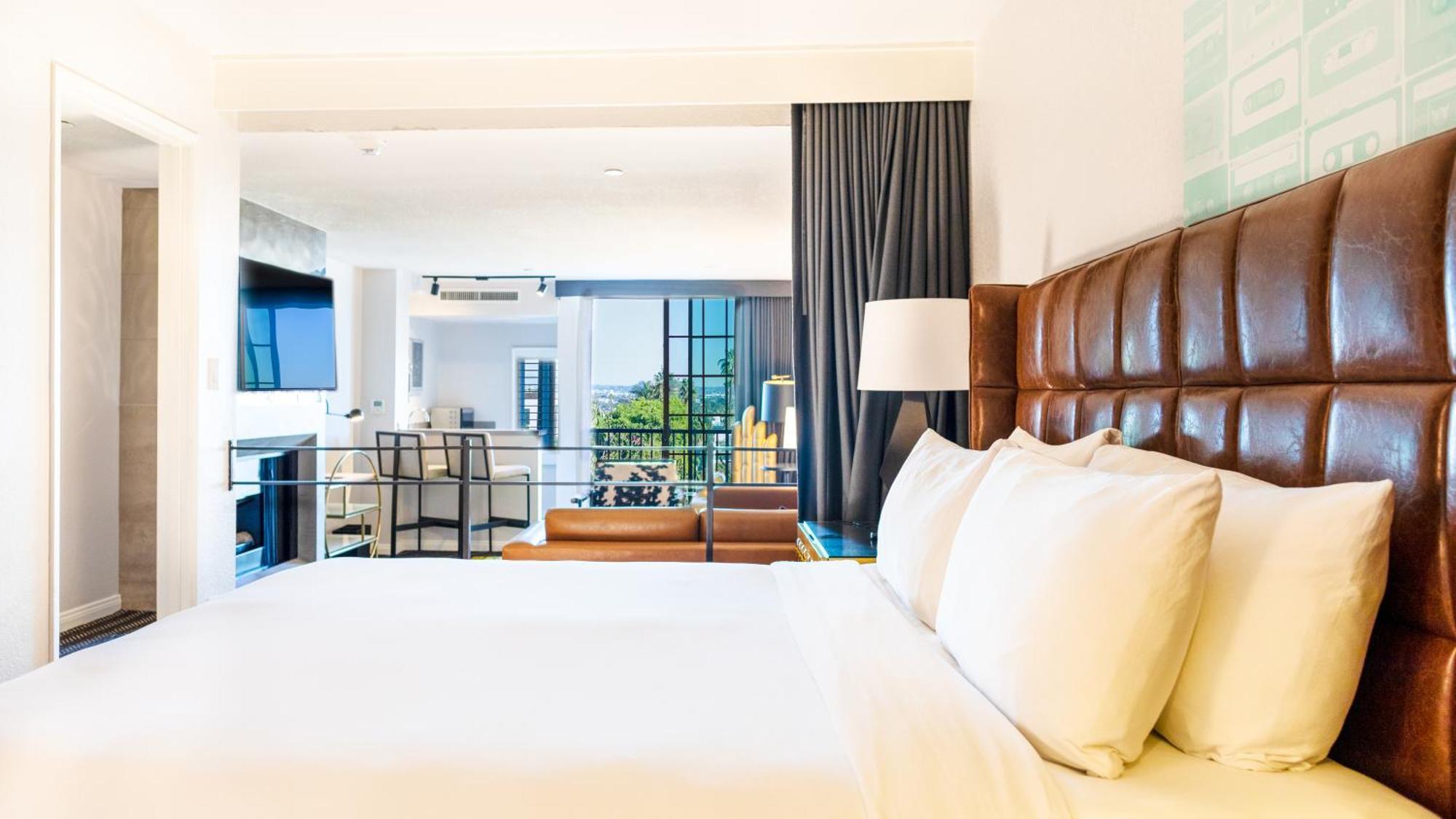 Suite Lit King-Size Signature avec Balcon - Vue sur Ville