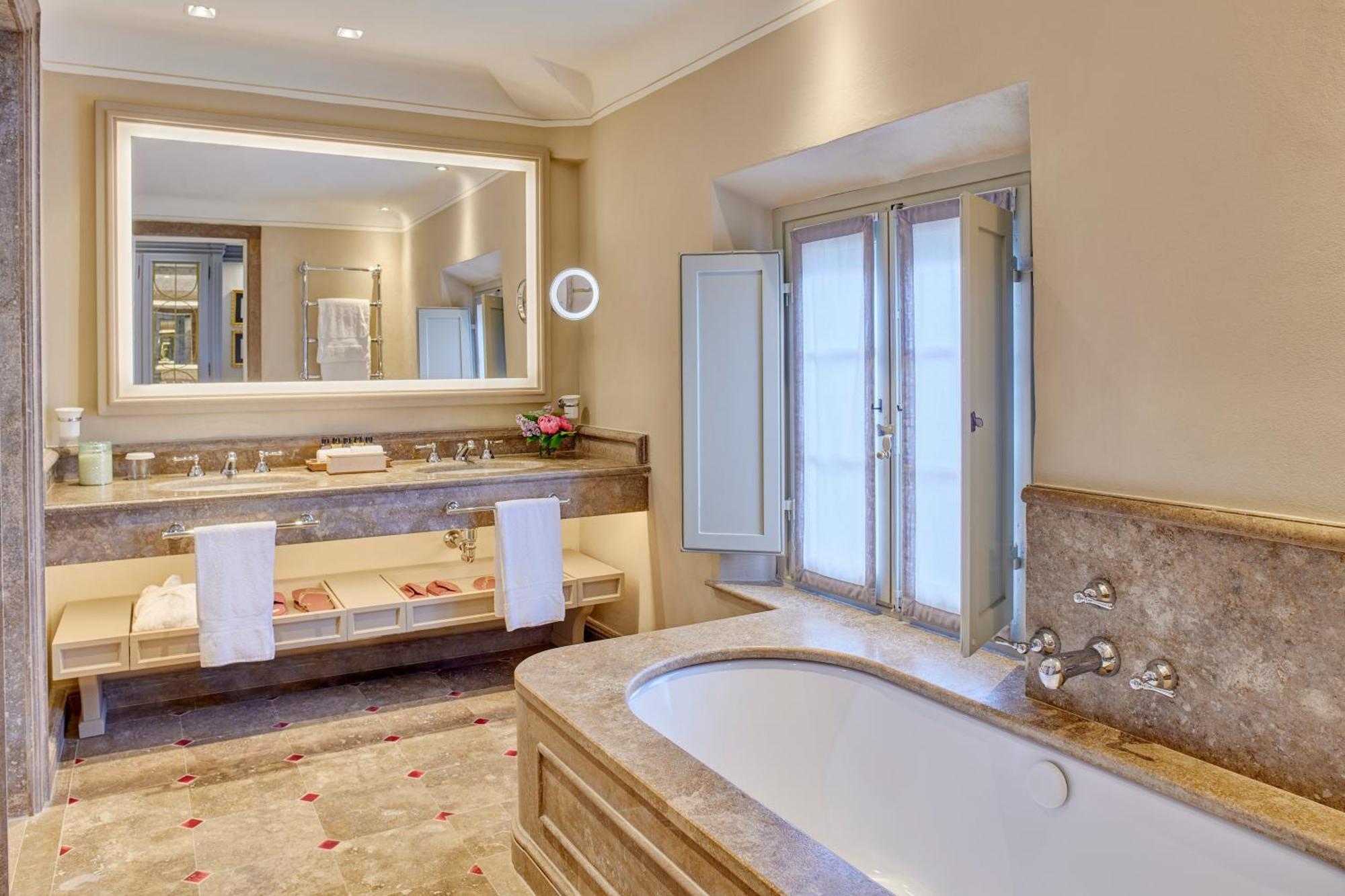 Prestige Room