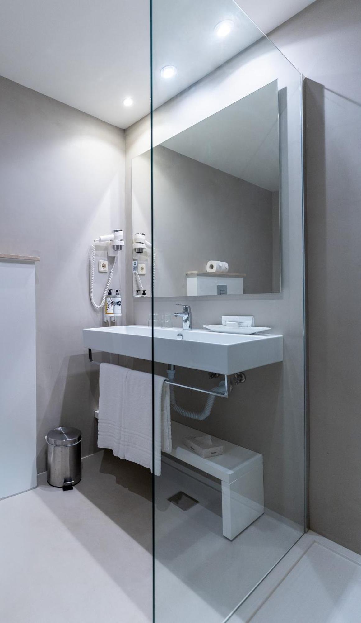 Deluxe Studio Apartment