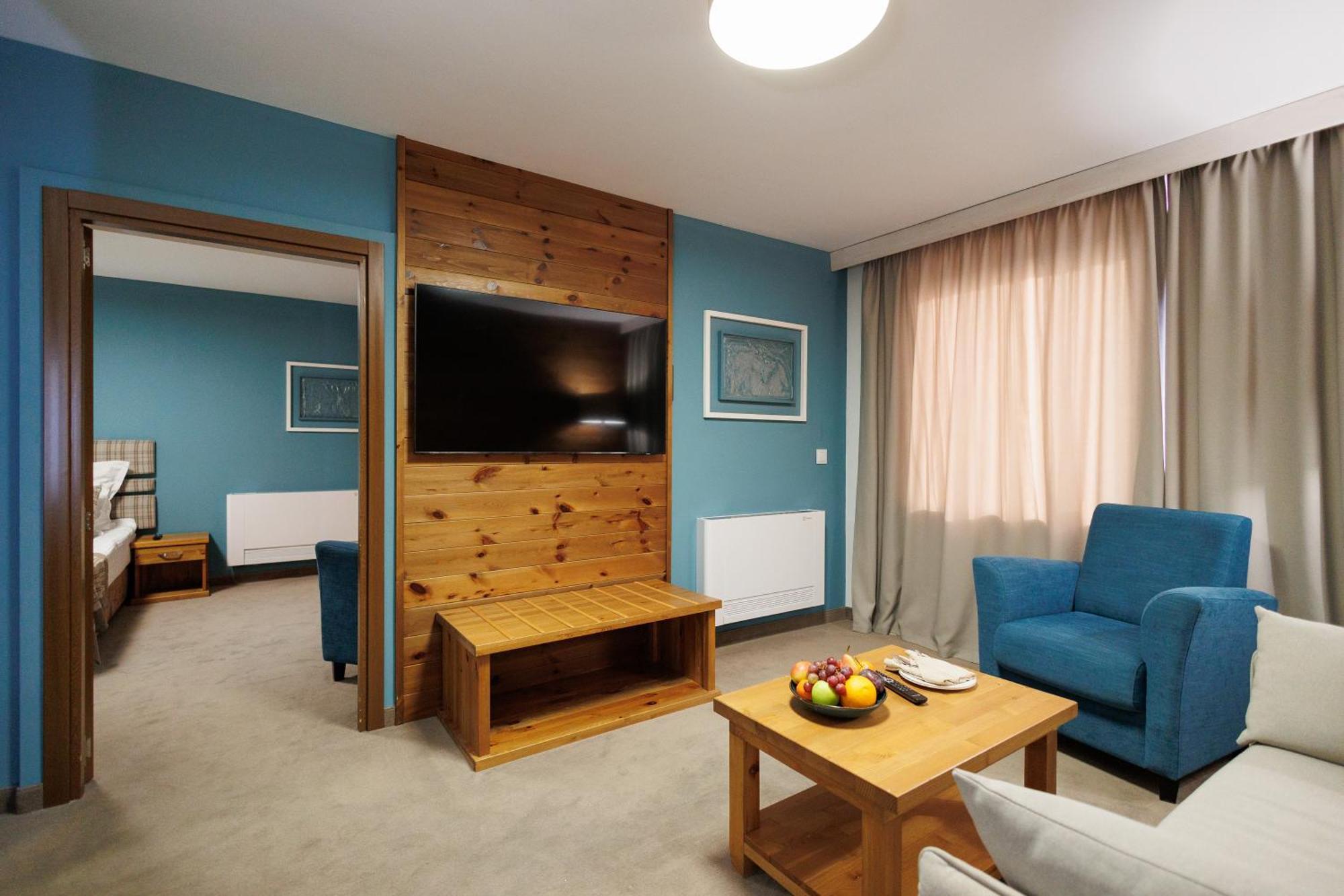 Deluxe One-Bedroom Apartment,1152665118:JPEG