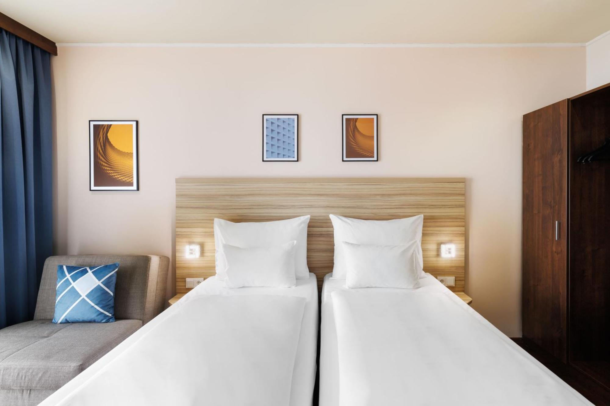 Standard Twin Room with Balcony