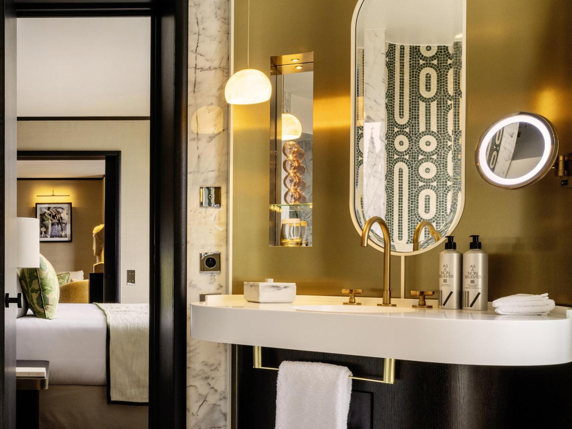 Eiffel Suite
