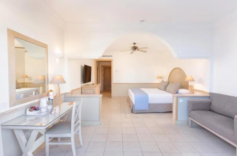 Gold Level Senior Suite Ocean View (2 Adults + 2 Children)