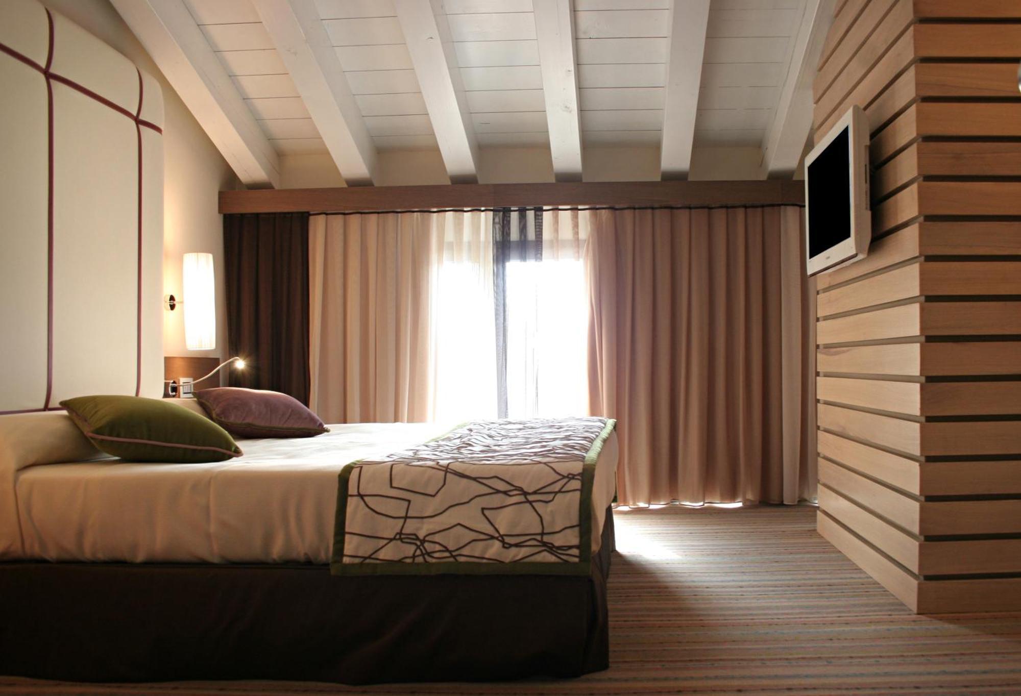 Junior Suite (2 Adults)