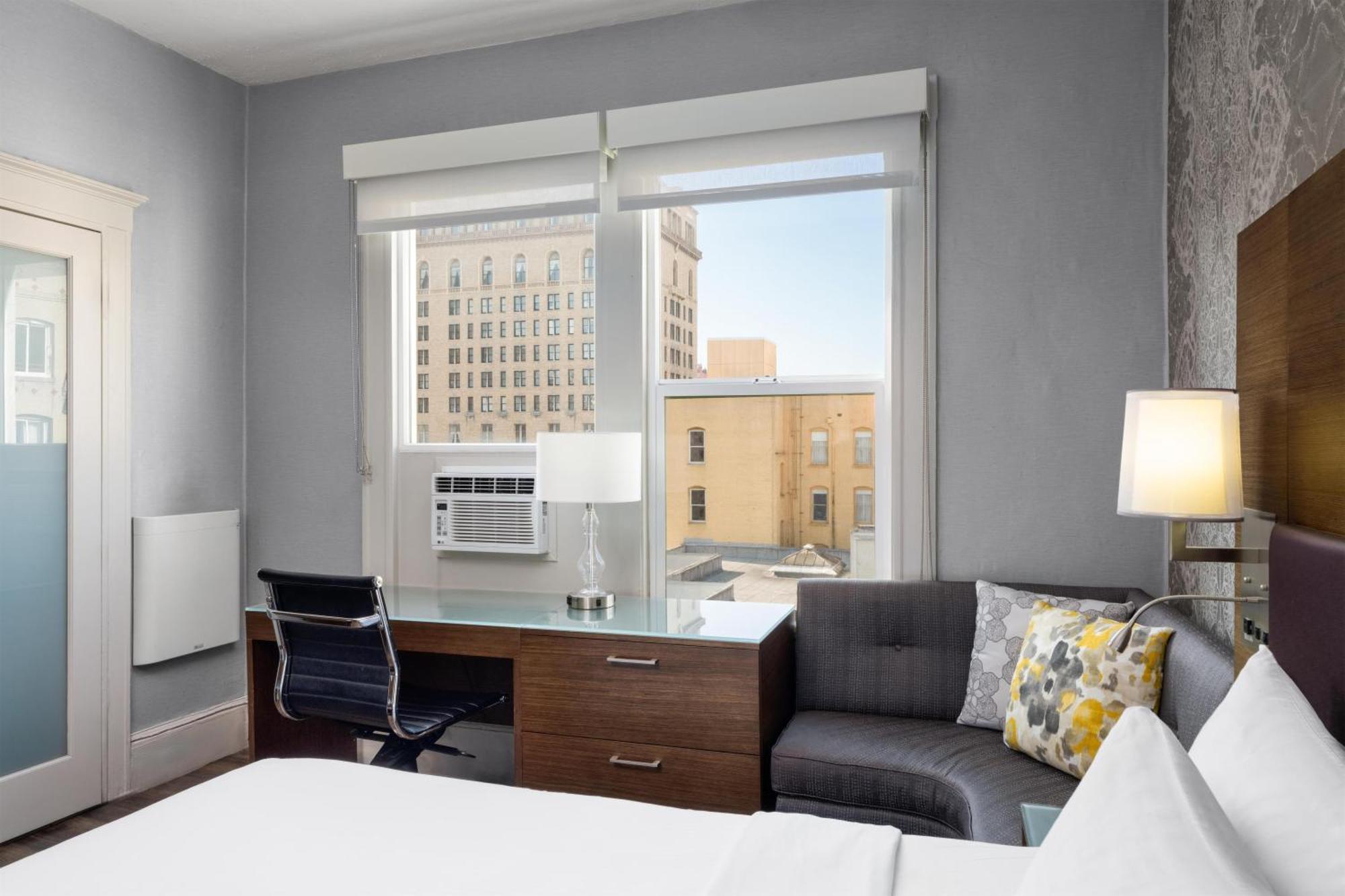 Deluxe Queen Room