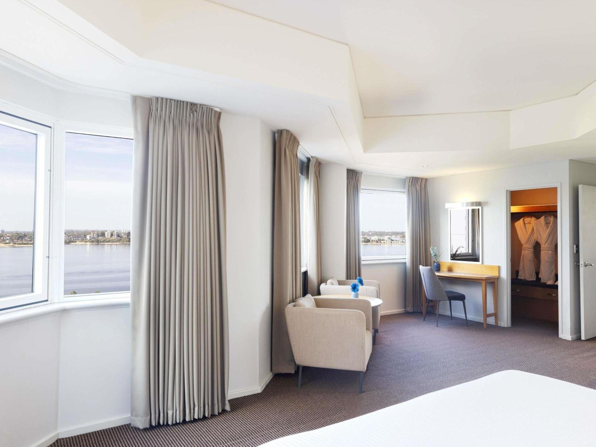 Superior King Suite