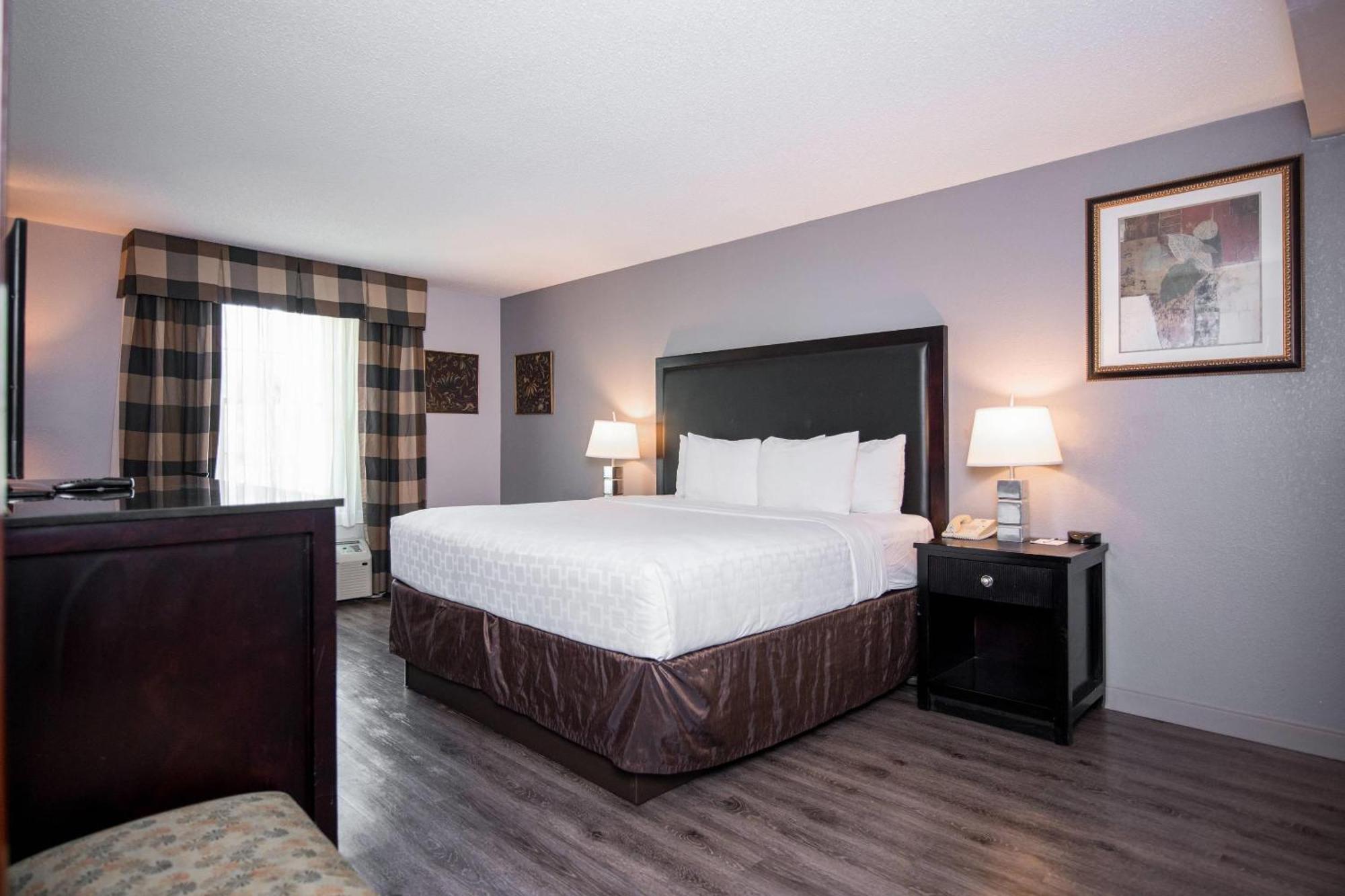 Suite King with Kitchenette Smoke Free