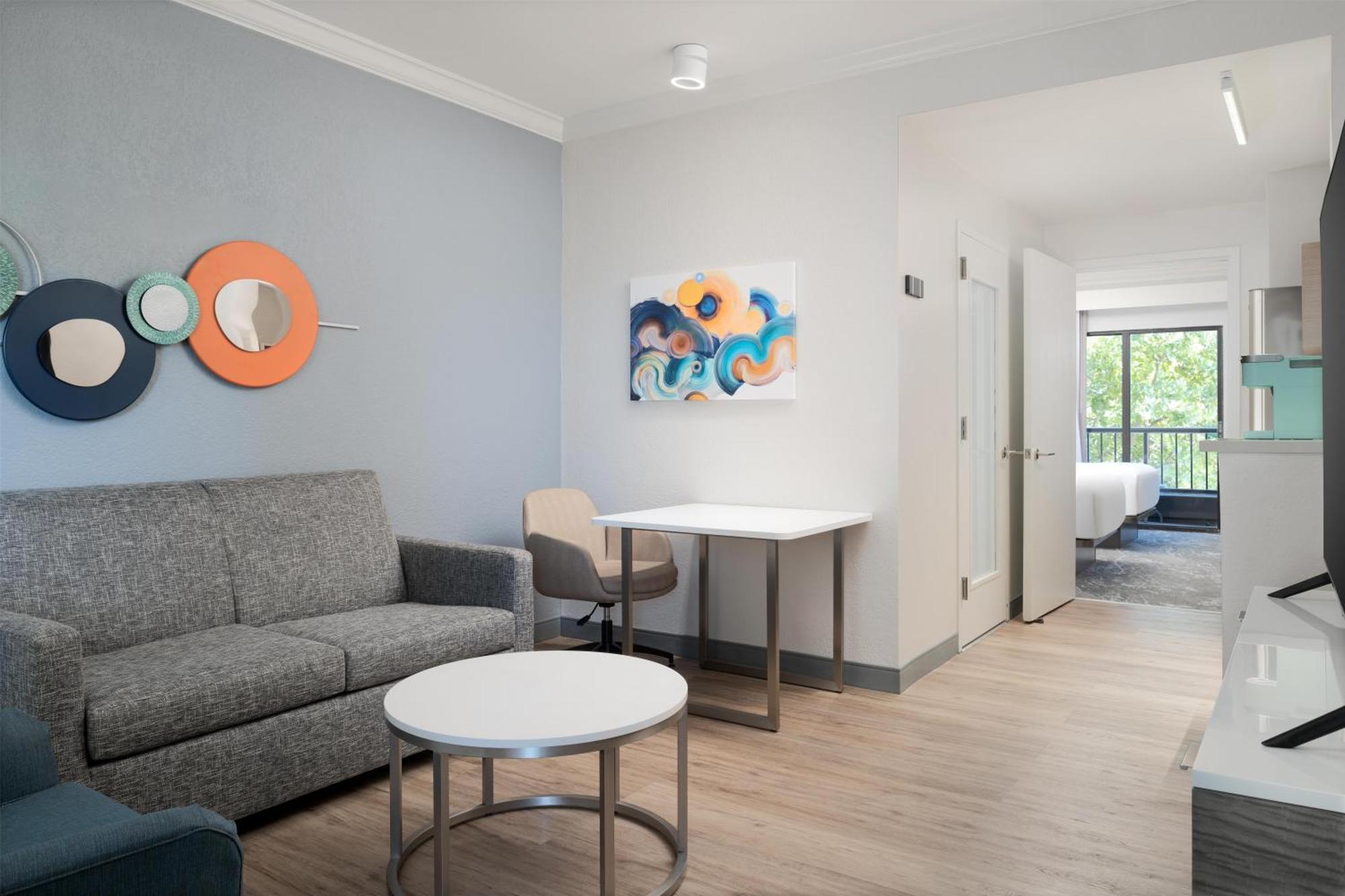 One-Bedroom Double Suite Mobility Hearing Access Tub