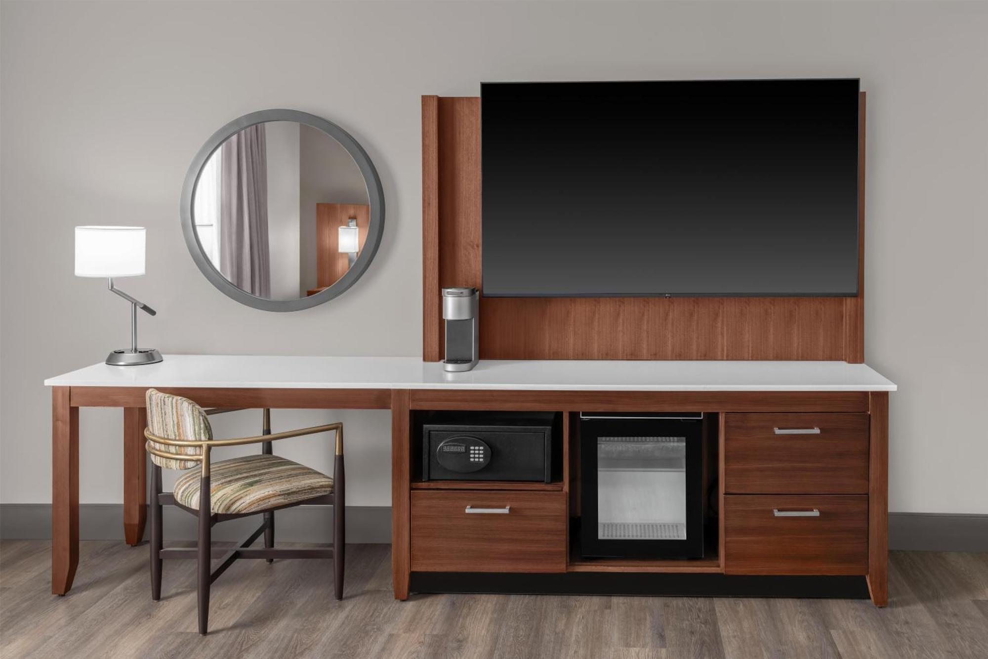 Habitación con cama extragrande.