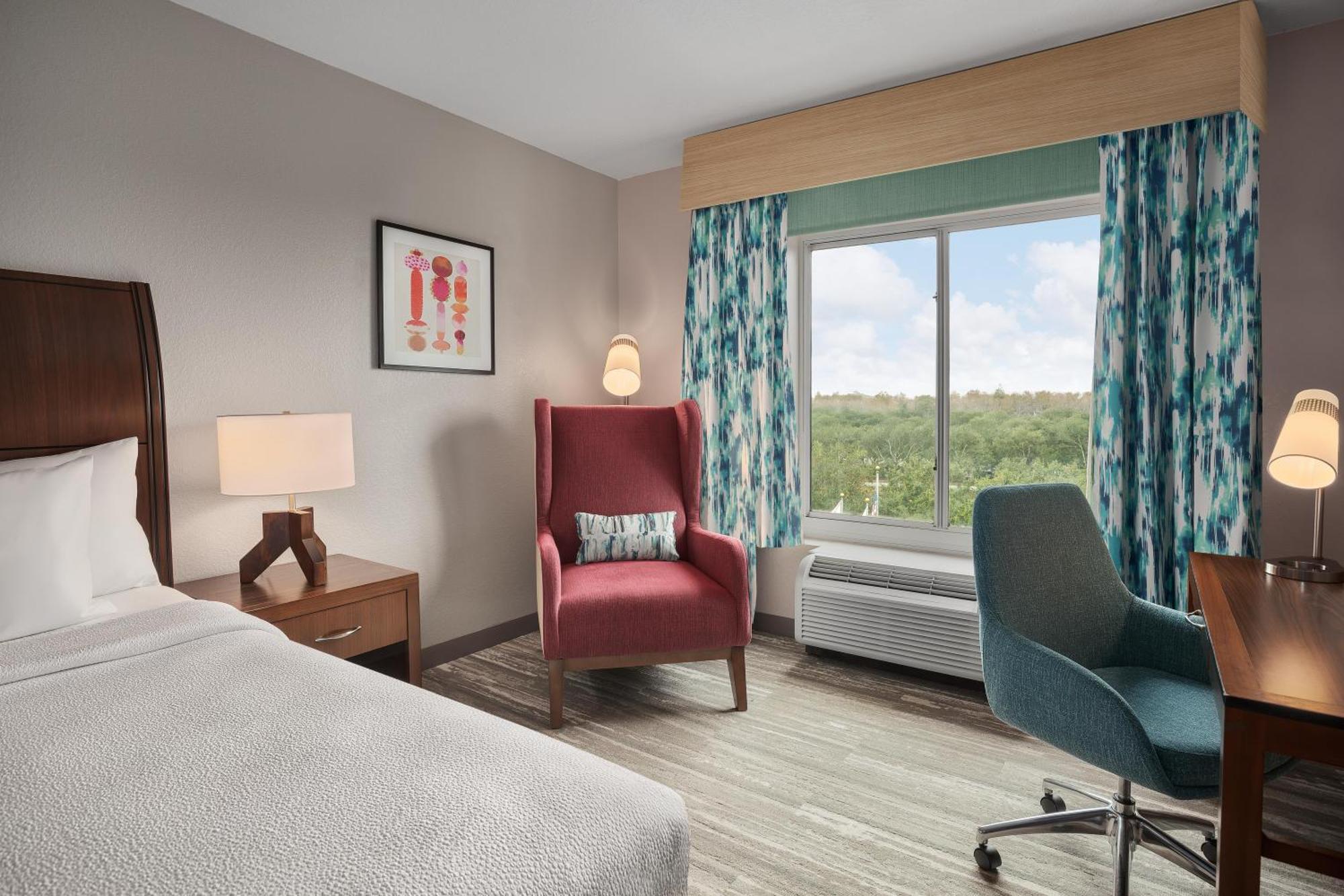 King Room with Accessible Tub - Mobility Access