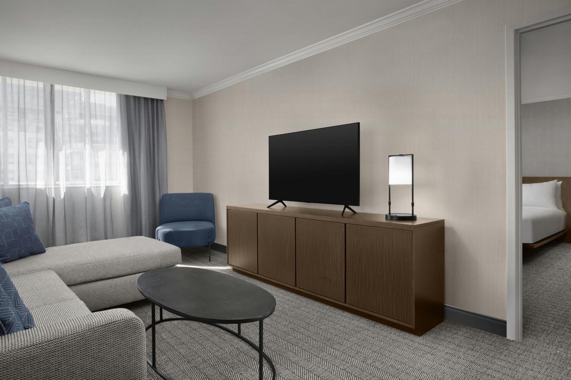 Allegro One-Bedroom King Suite with Sofa Bed