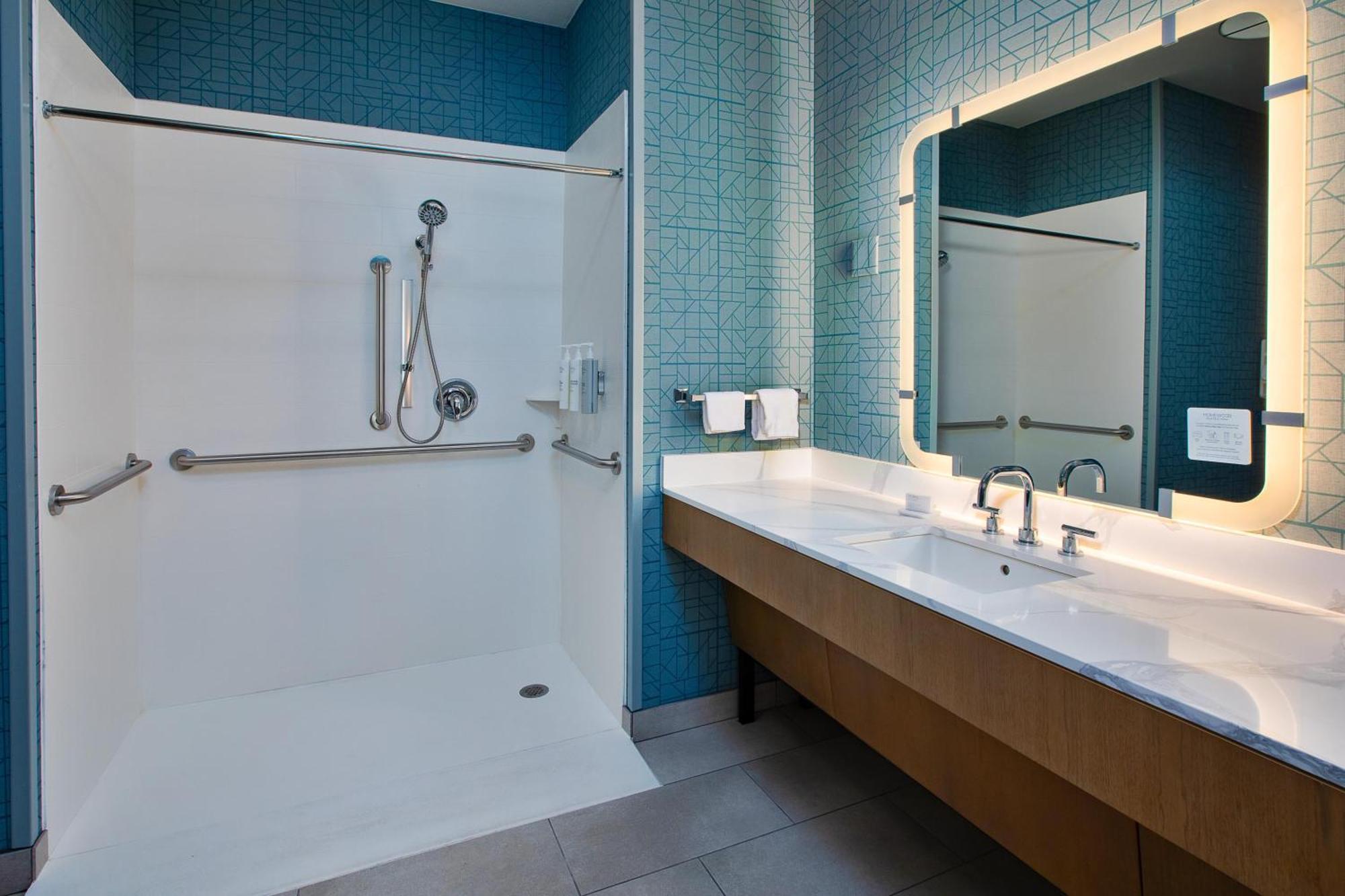 Queen Suite with Two Queen Beds - Hearing Access/Non-Smoking