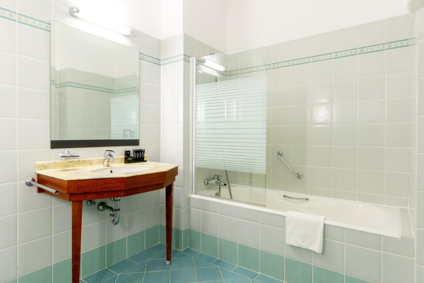 Classic Quadruple Room