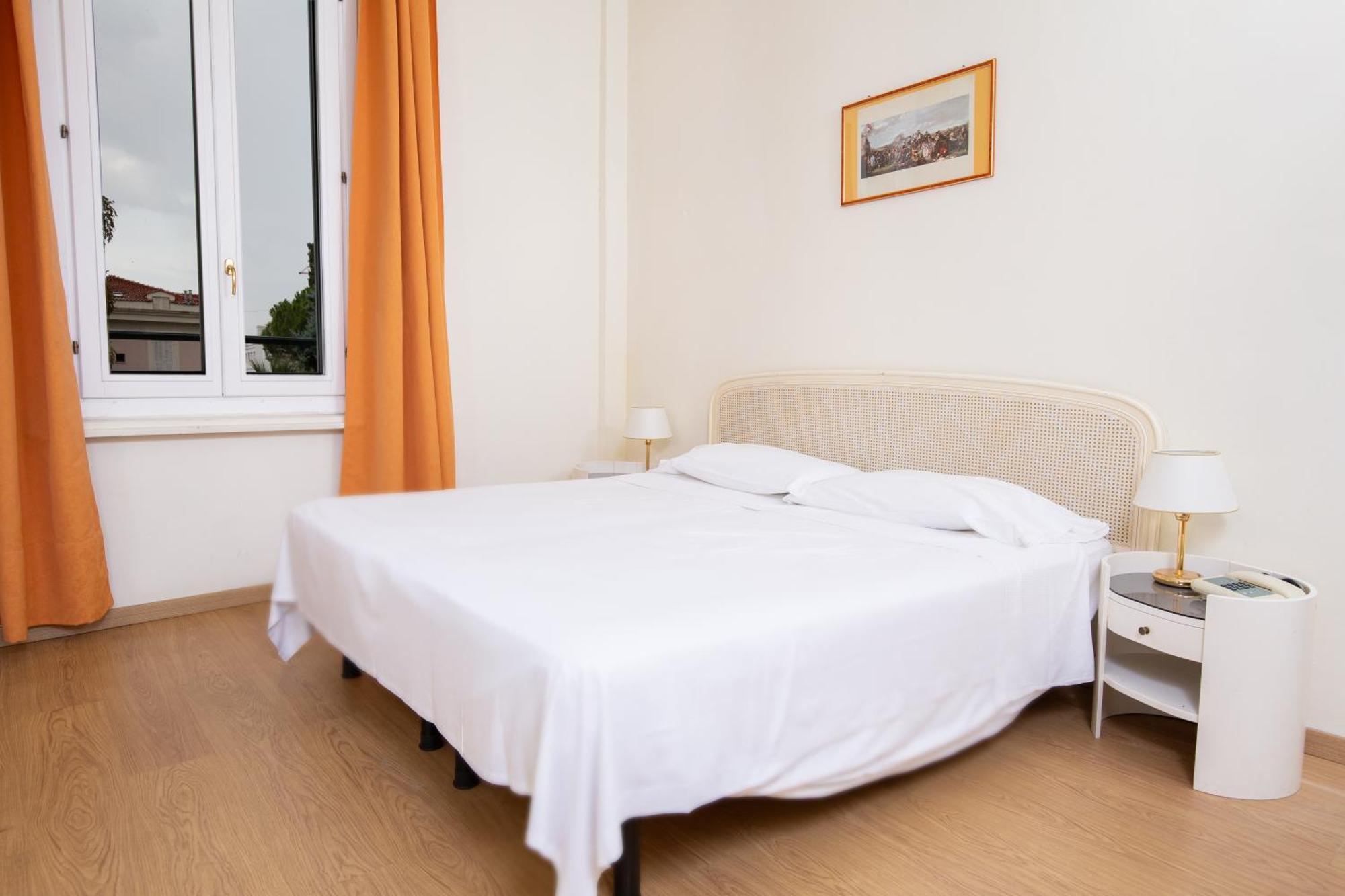 Doppel- oder Zweibettzimmer