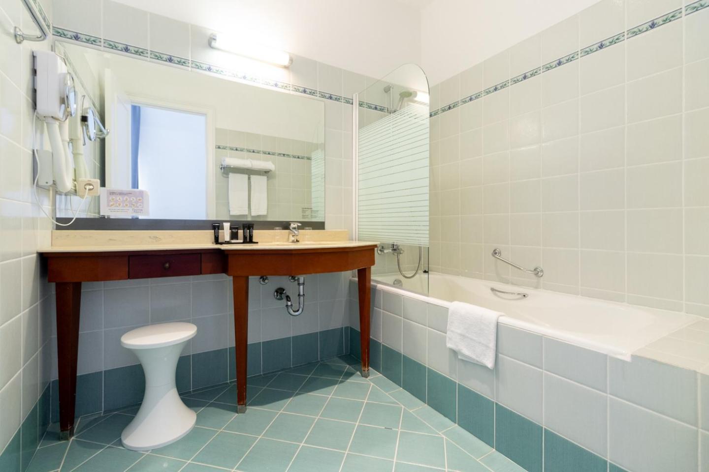 Classic Triple Room Sea View