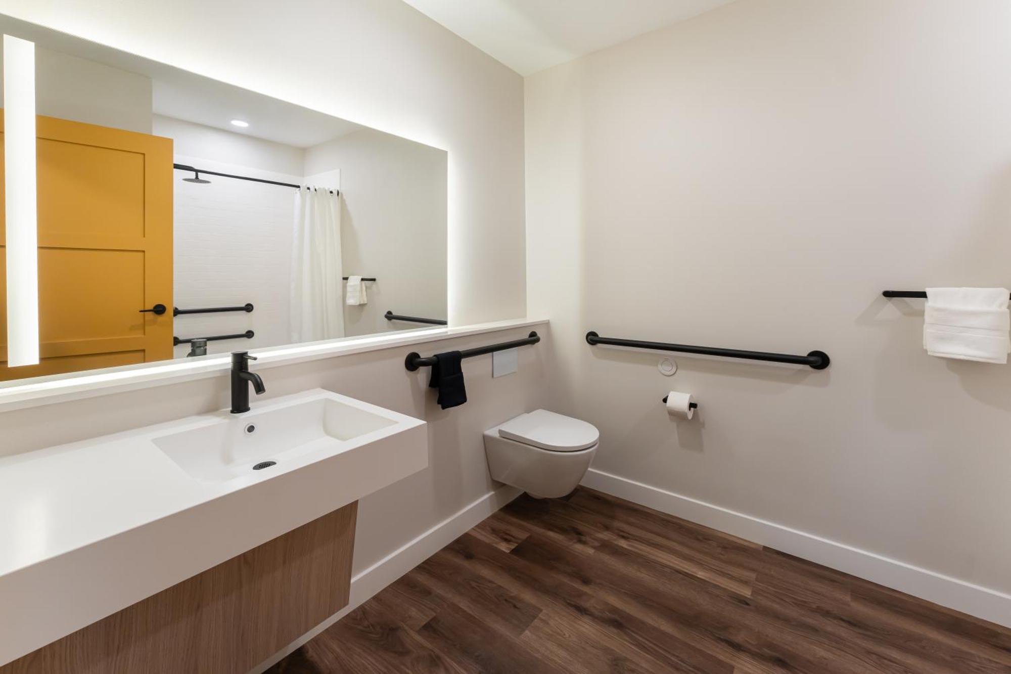 Queen Room - Disability Access