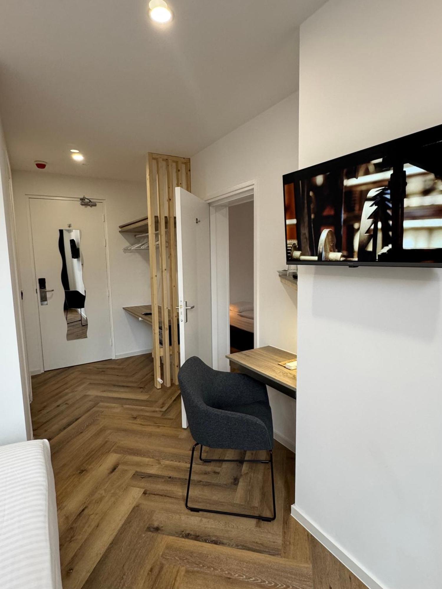 Quadruple Room,1742655611:JPEG
