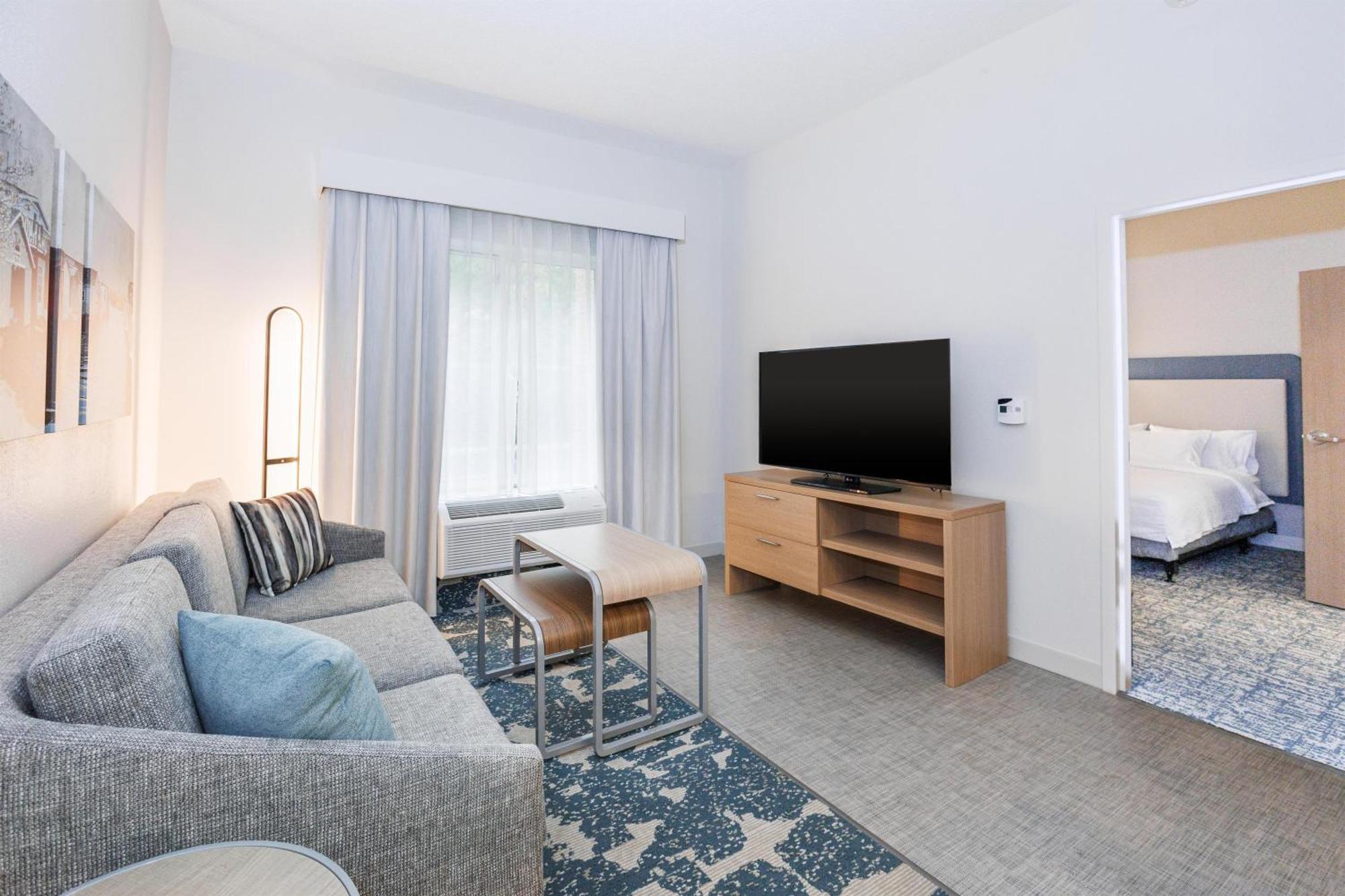 One-Bedroom King Suite - Non-Smoking