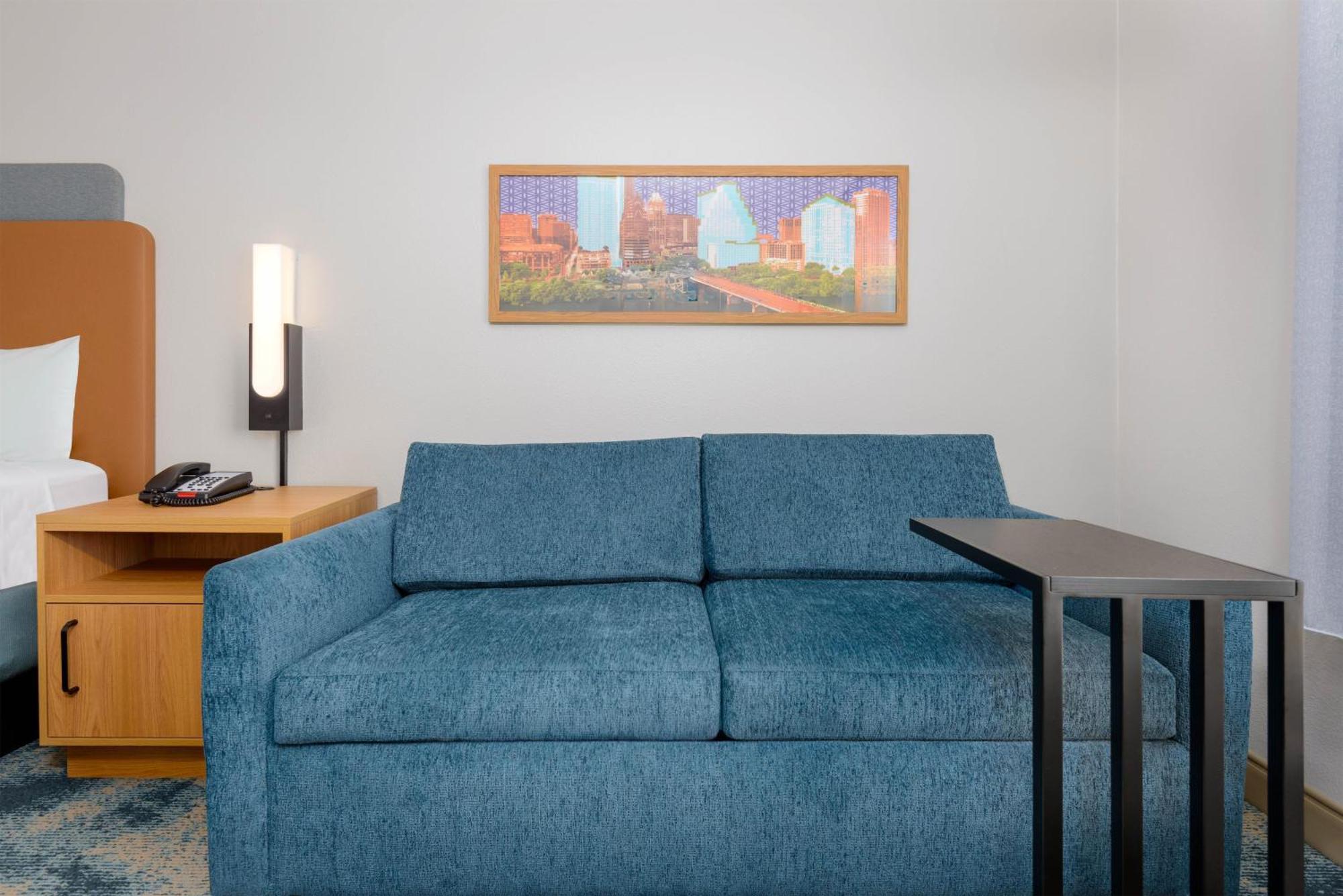 Habitación con cama extragrande.