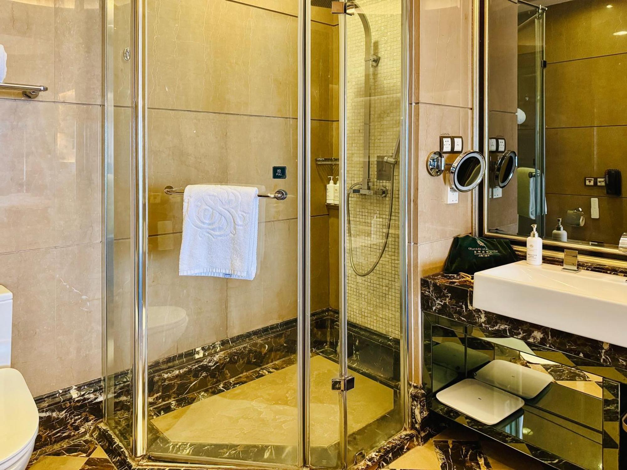 Chateau Deluxe Twin Room